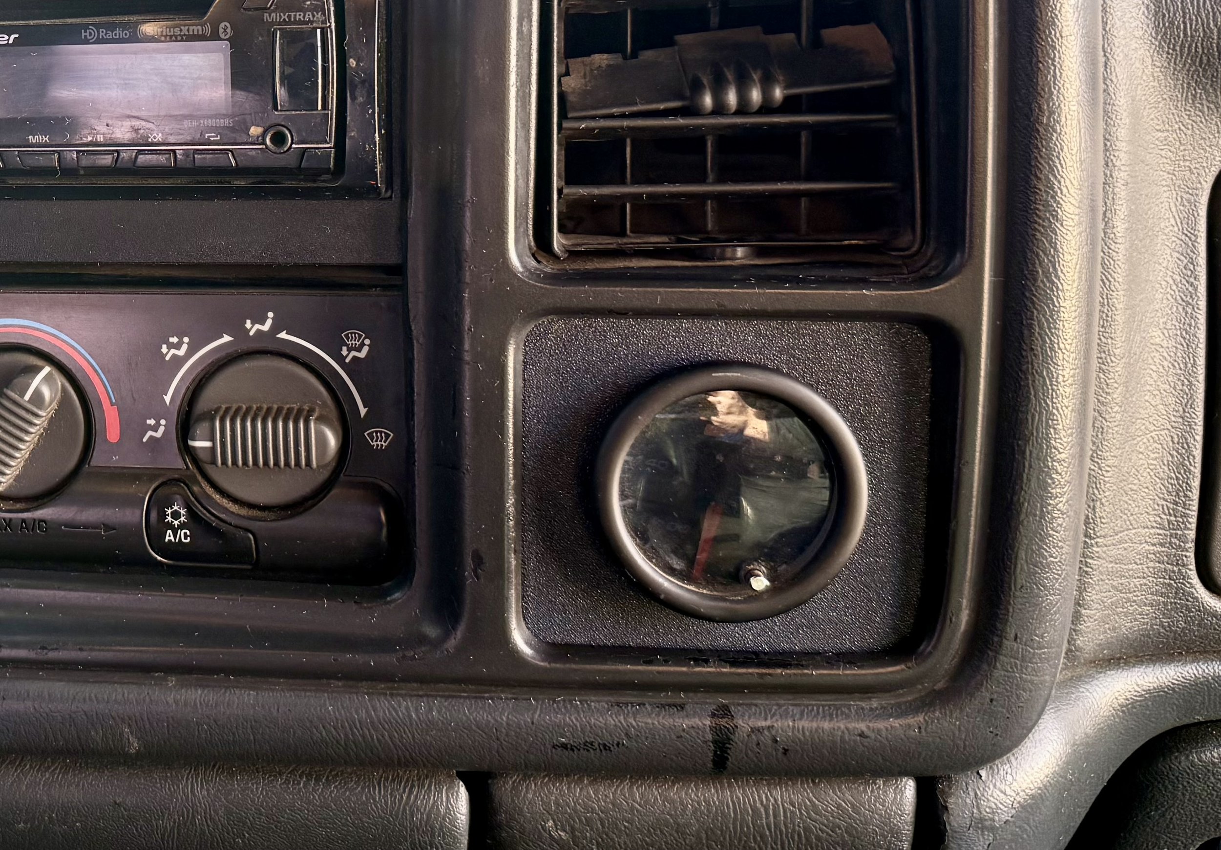 99-06 Chevy GMC Silverado Sierra Tahoe Yukon 52mm 2 Inch Dash Gauge Pod GMT800