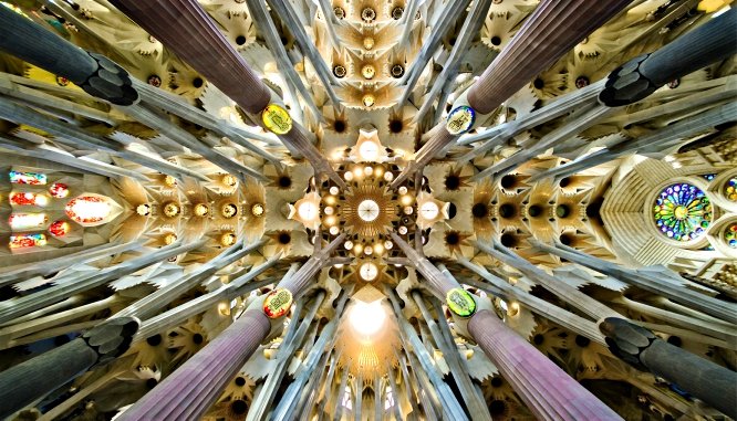 sagrada-familia-interior.jpg