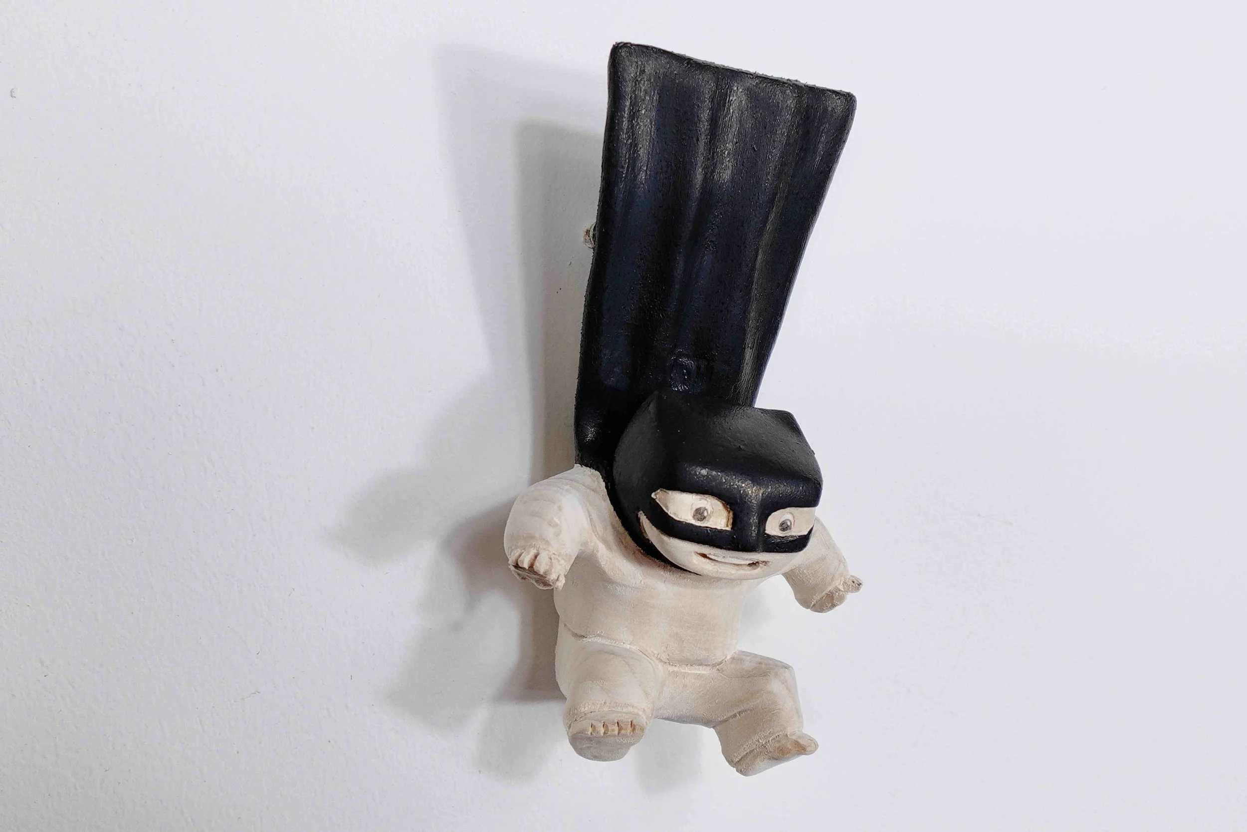 Superhero-fliegend-skulptur-philipp-liehr.jpeg
