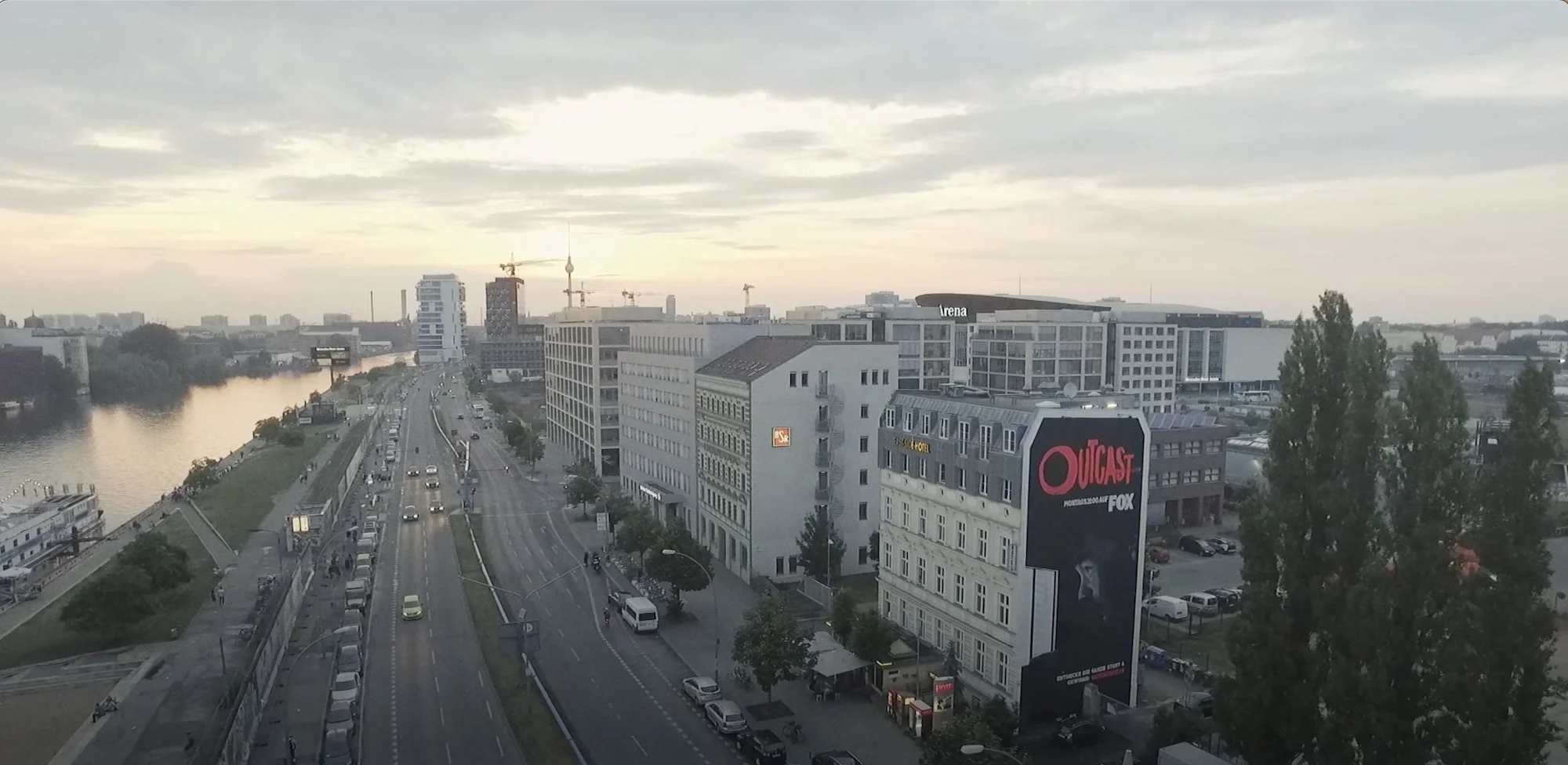 Mural vom Künstler Kollektiv Innerfields für FOS, Outcast Berlin 