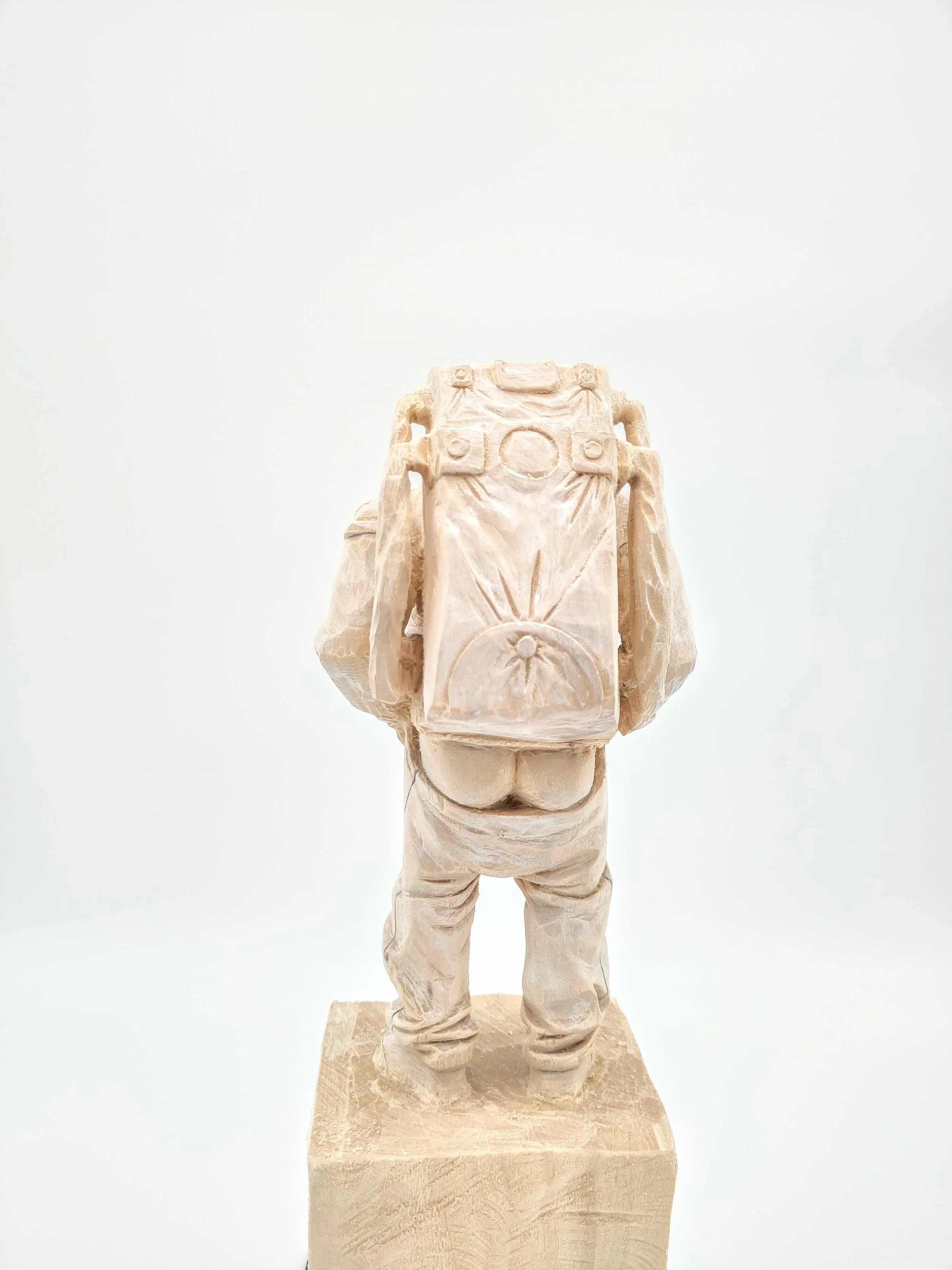 Philipp-Liehr-Holzbildhauer-astronaut.jpeg