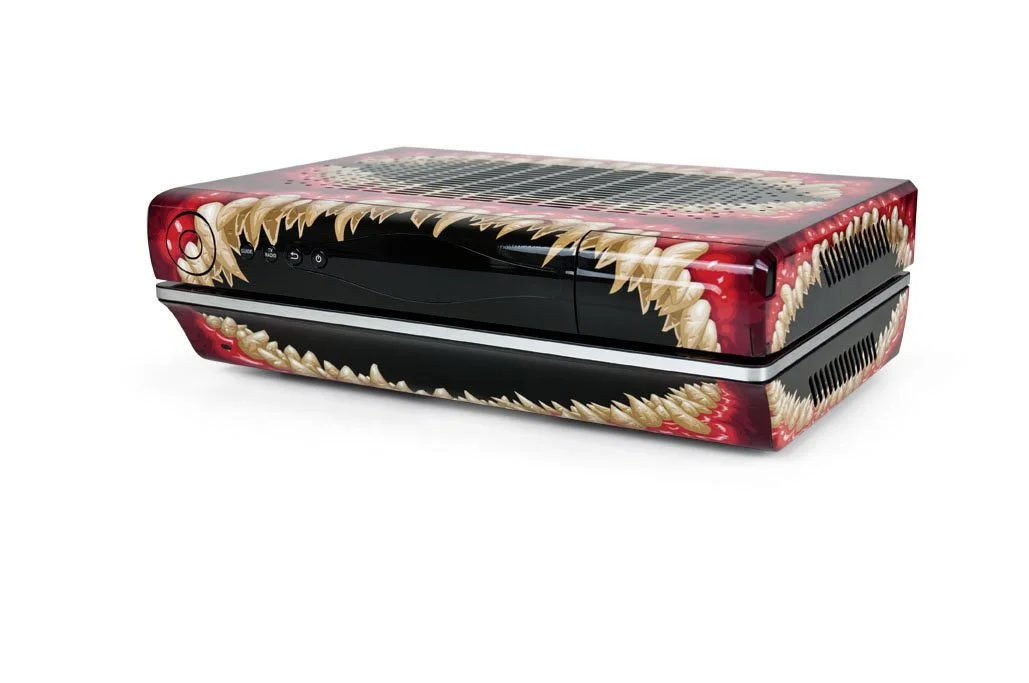 Klimaanlage mit einem Design, das einem großen Hai geöffneten Maul mit scharfen Zähnen ähnelt.