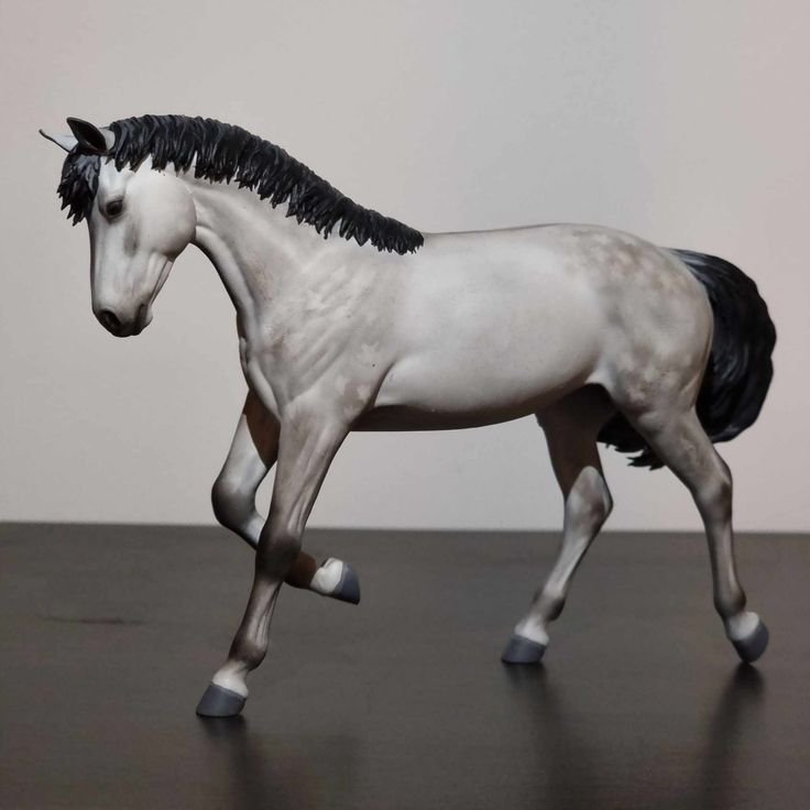 Our trotting model painted in a beautiful gray coloration.