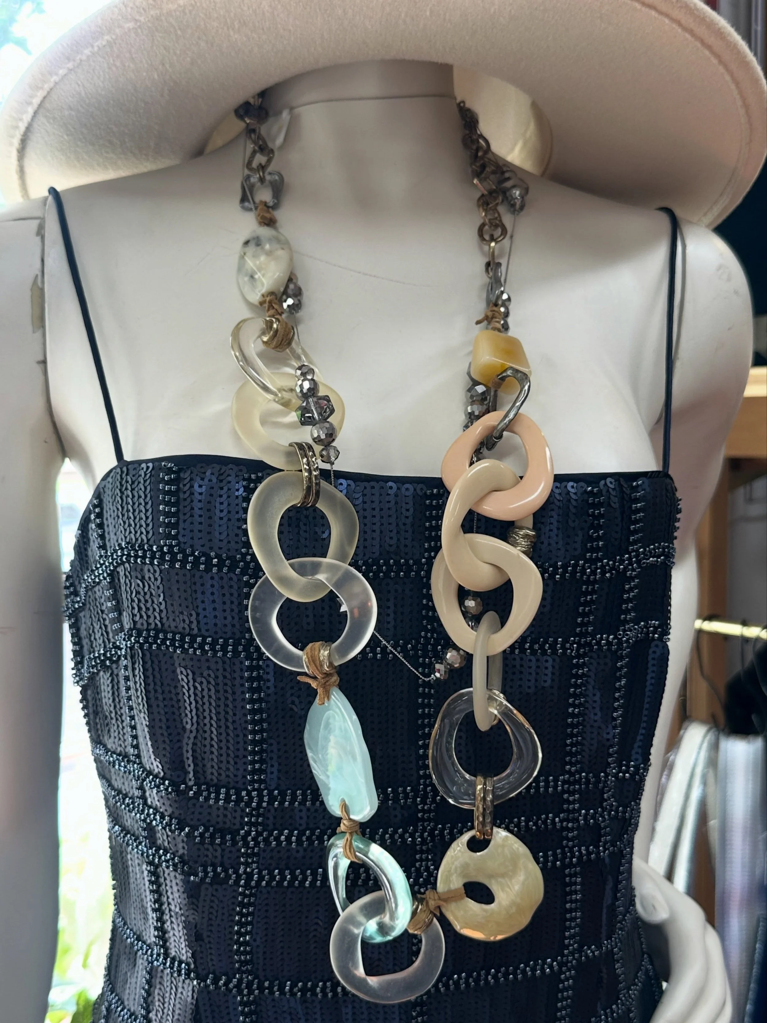 Happy Thursday! Today is senior day, anyone 55+ receives 15% off their purchase at all locations! Happy Thrifting!! 🛍️😊

Phots from our Buckingham Location! 

#thrift #buckscounty #nonprofitorganisation