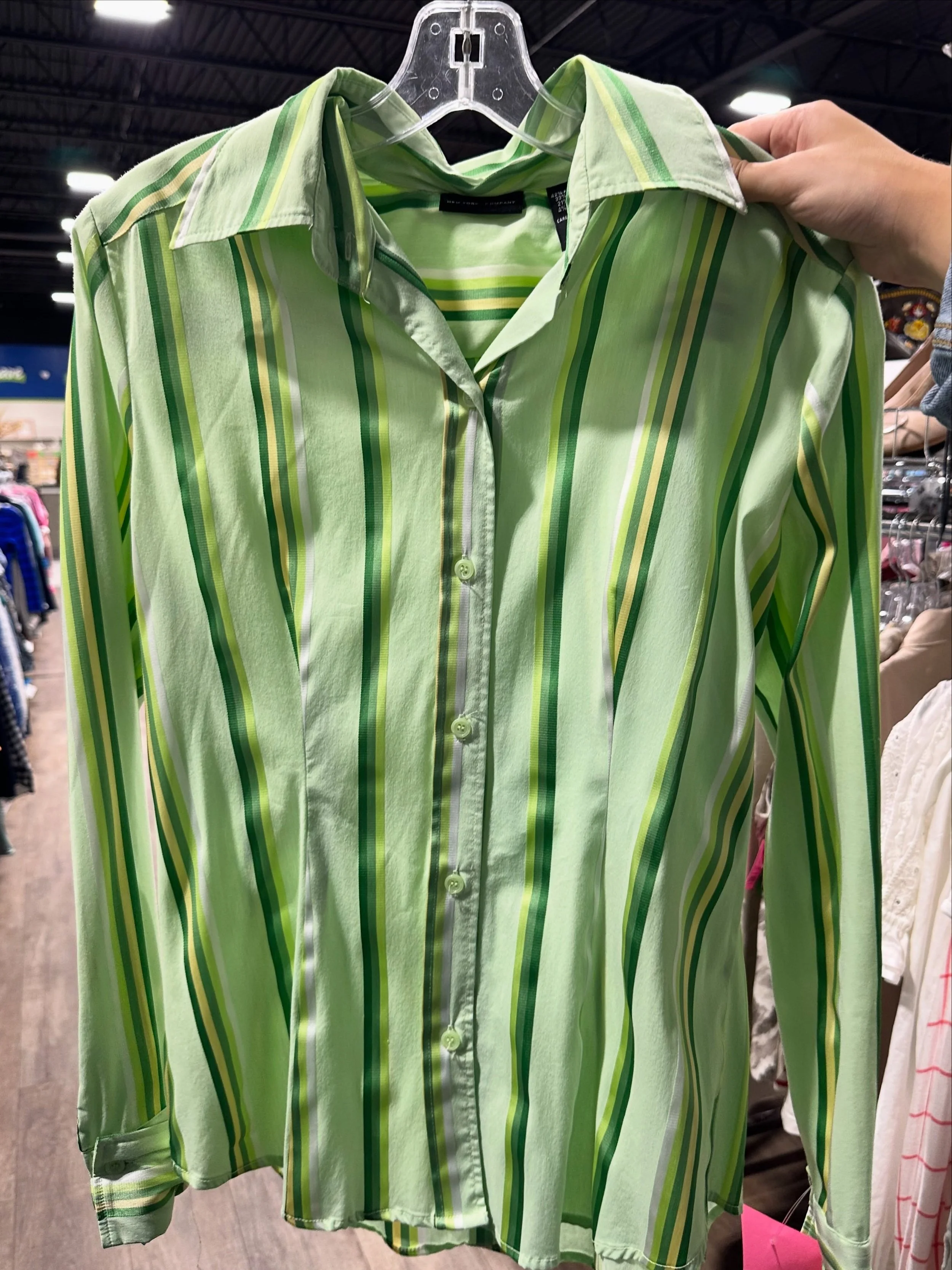 Happy Wednesday! This weeks color tag sale is GREEN! All GREEN tagged items are 50% off!! Happy Thrifting! 💚🍀

Photos from Huntingdon Valley location! 

#thrifthaul #thrift #buckscounty #nonprofit