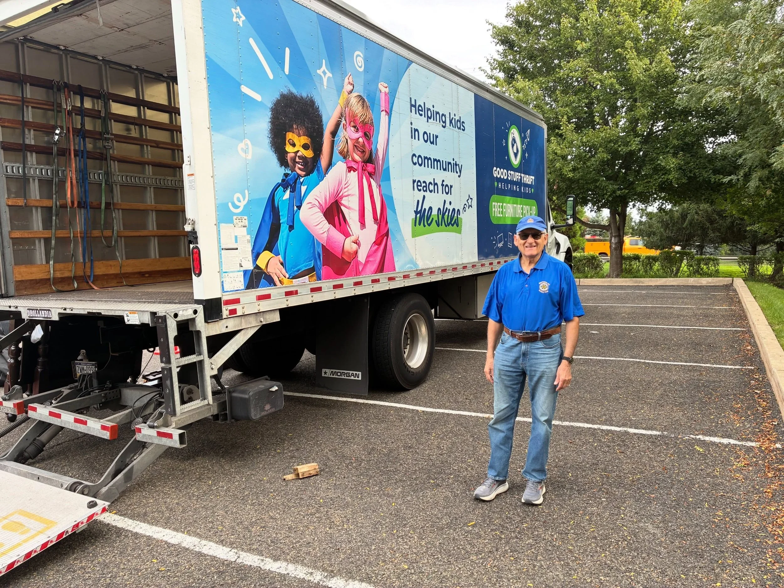 We had a full truck at the end of our donation drive yesterday! Thank you to everyone who came by and to all the volunteers! We are so grateful for the support! 

#helpingkids #nonprofits #donation #thrift