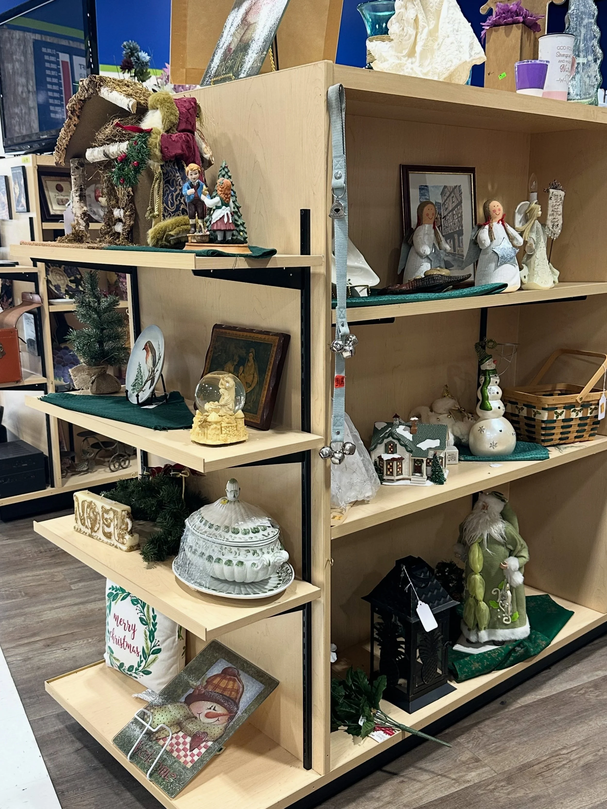 If you have stopped by our Huntingdon valley store you have definitely noticed these beautiful displays! Check out all the wonderful items we have!!

#thrift #thriftpa #buckscounty #nonprofit