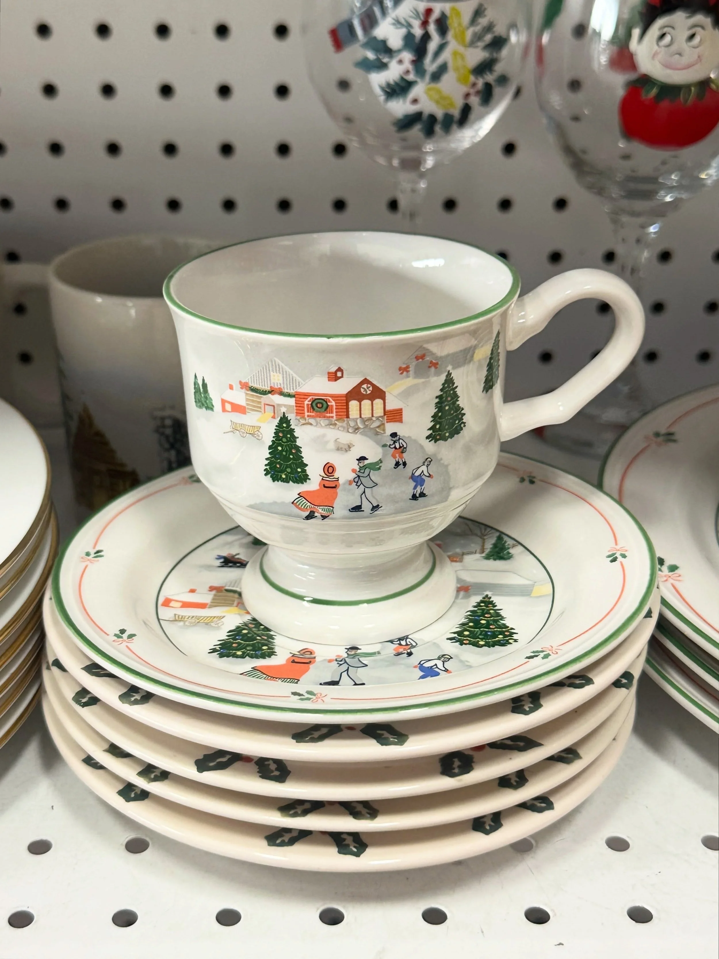 Happy Monday! We hope you had a wonderful weekend, this week all WHITE tagged items are 50% off! 

Don&rsquo;t forget today is also double point Monday! Happy thrifting! 

#thrifting #buckscounty #sales #nonprofits