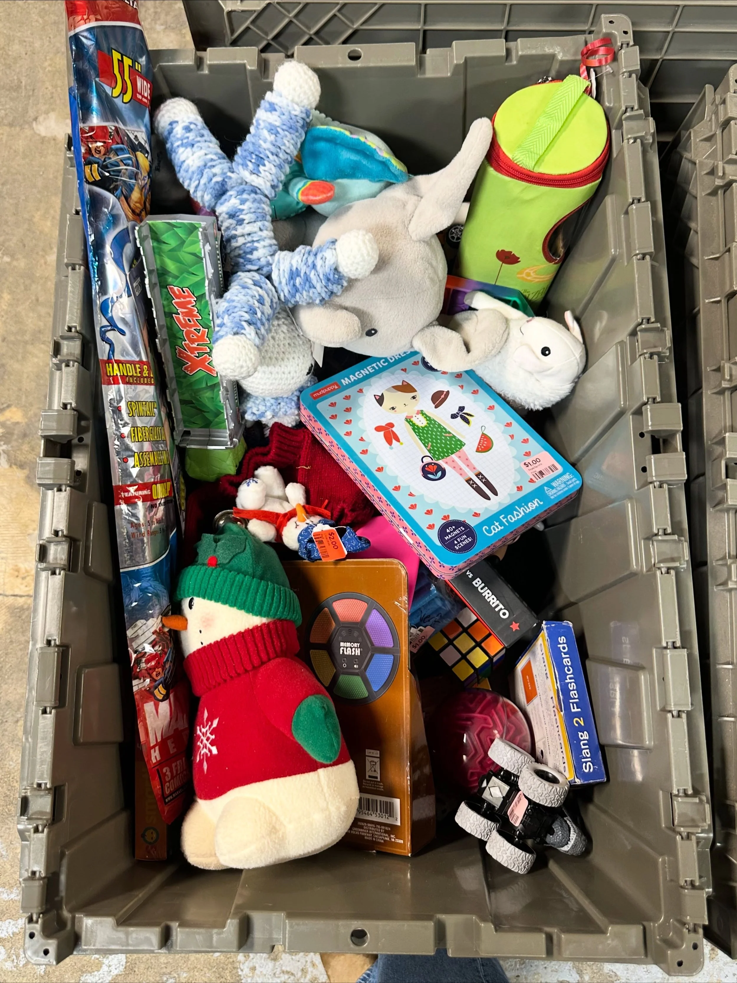 Some behind the scenes of all the good stuff ready to hit the shelves!! 

Pictures from our Doylestown location!

#thrift #behindthescenes #nonprofits #buckscounty