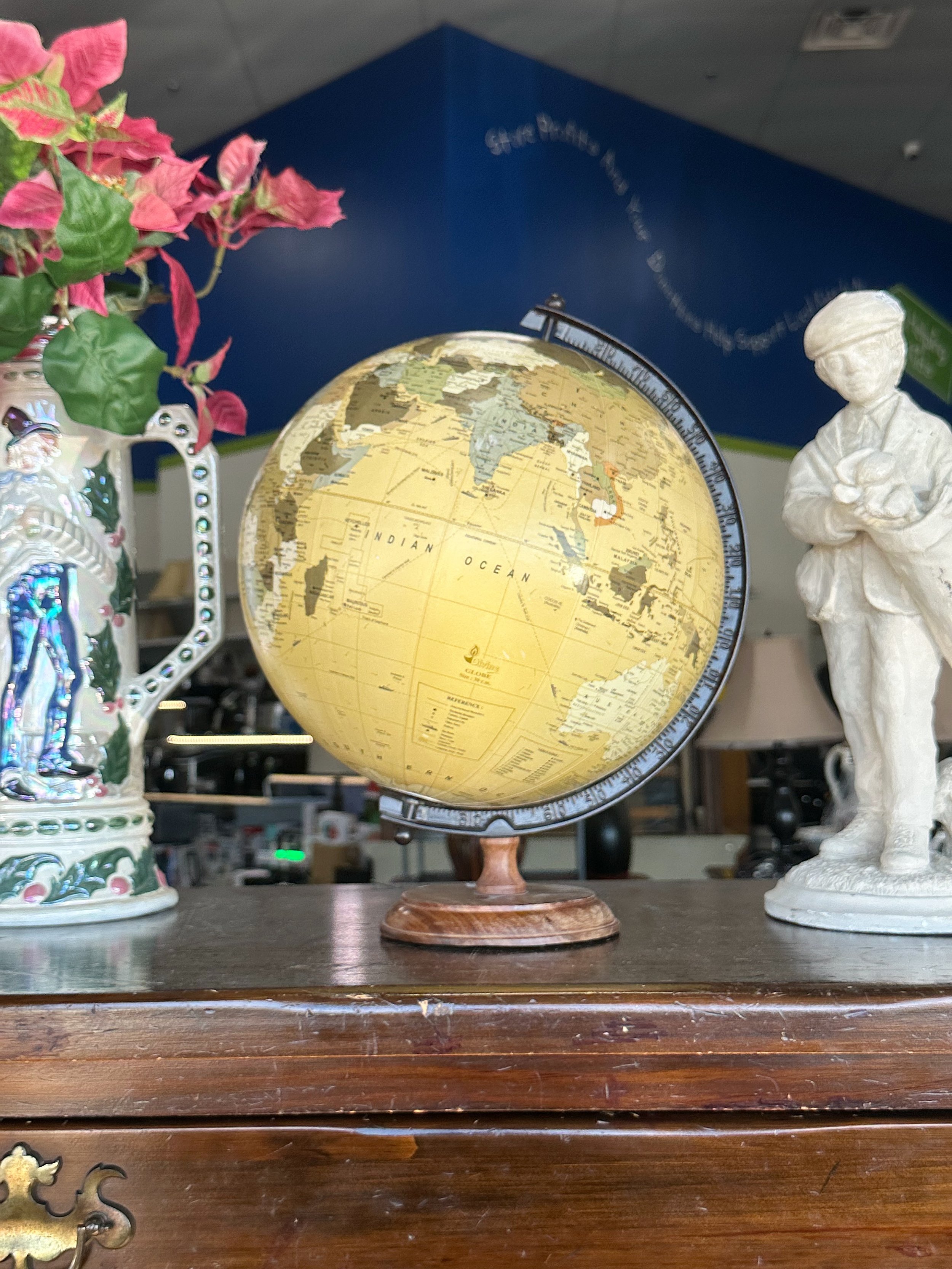 Happy Wednesday! This week&rsquo;s color tag sale is YELLOW! All YELLOW tagged items are 50% off this week only at ALL LOCATIONS! ⭐️🌻🌼🐝

#sales #buckscounty #thrift #secondhand #shopsmall