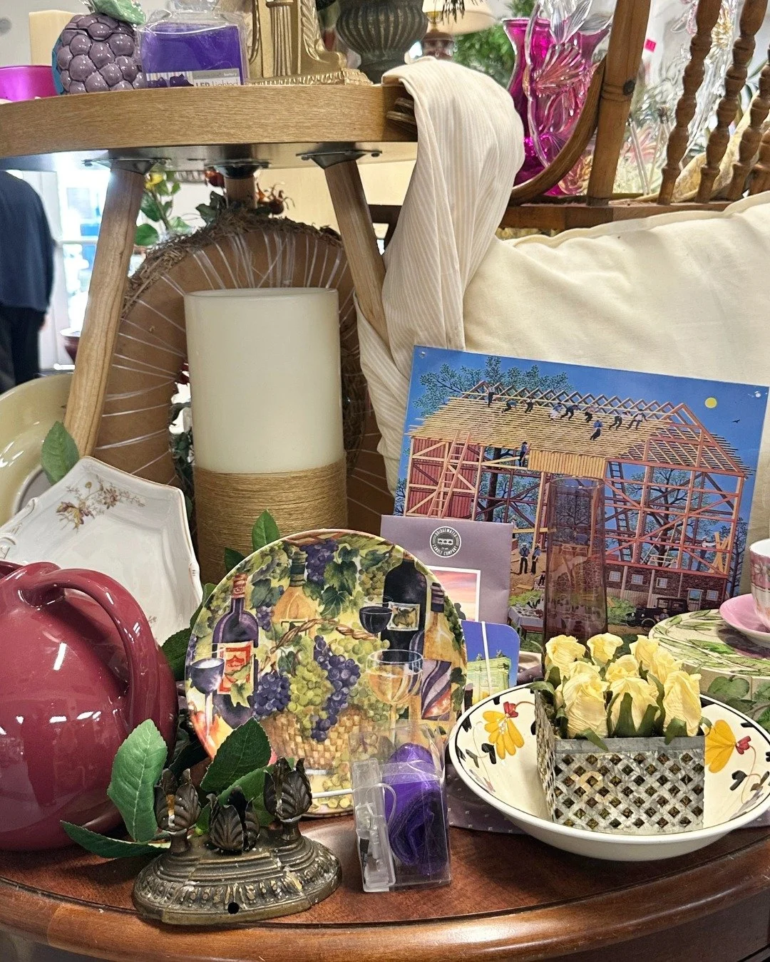It's senior day today! If you are 55+ be sure to stop in and snag your 15% off! Happy Thrifting!

#buckscounty #thrift #secondhand #nonprofit