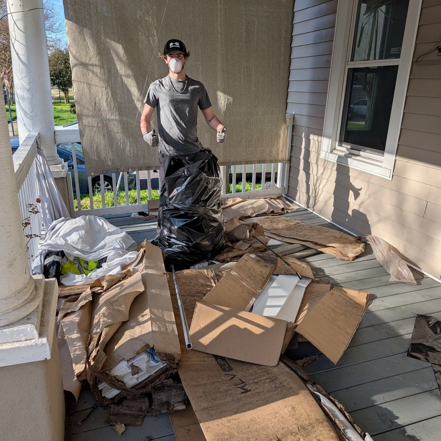 We're proud to have helped a family reclaim their home by clearing the waste left behind by a squatter. There's no need to feel overwhelmed by clutter, especially when it isn't yours. Just give us a call and let us handle it.