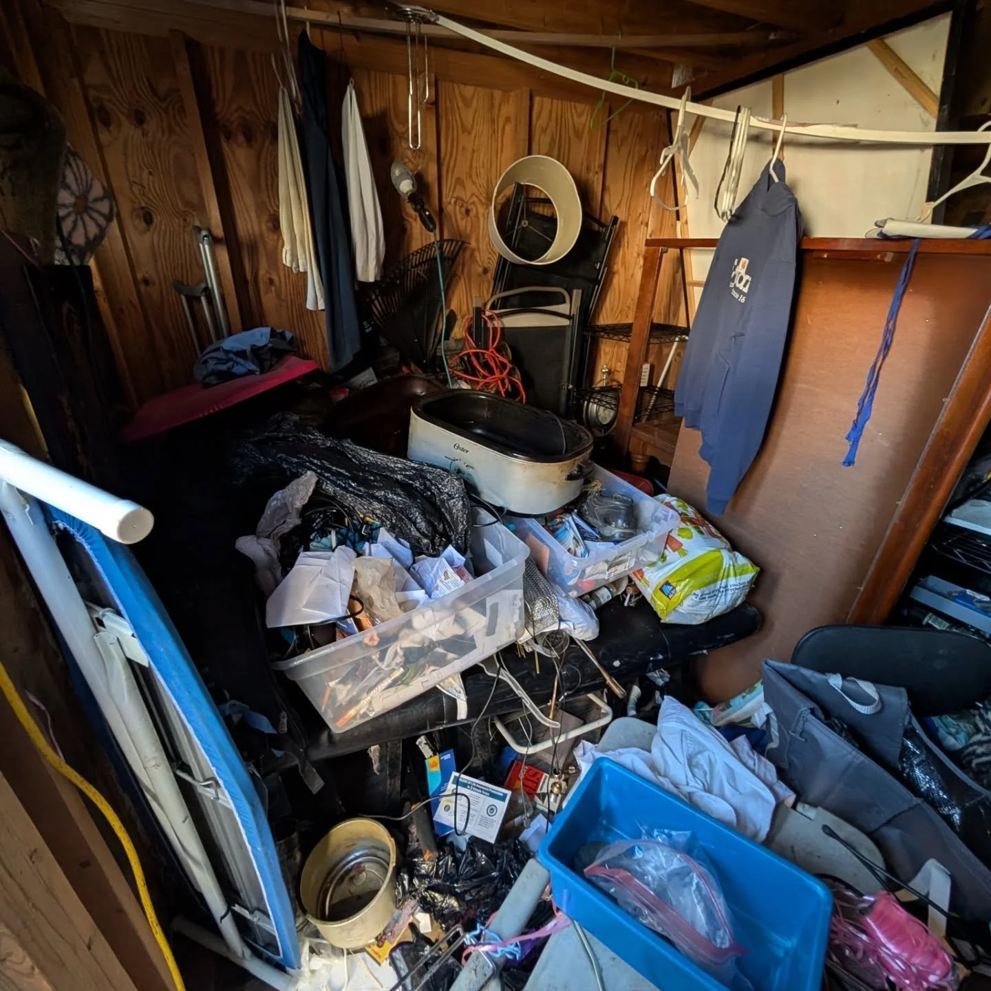 A beautiful shed trapped under all that clutter. One quick job and all that space is free to use!
