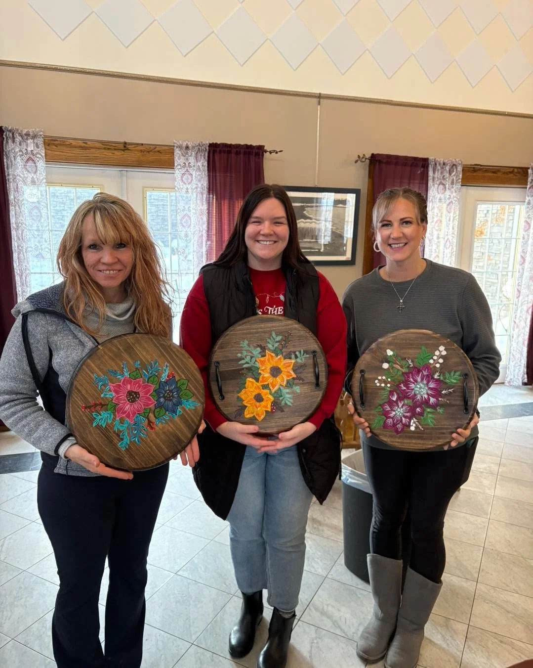 Had a wonderful Sunday afternoon with these lovely ladies at Ch&acirc;teau winery, painting their beautiful charcuterie boards!  When would you like to paint yours? #rollinghillsanguswi  #upcycledfurniture #flippingfurniture 
#itsallaboutthedetails
#