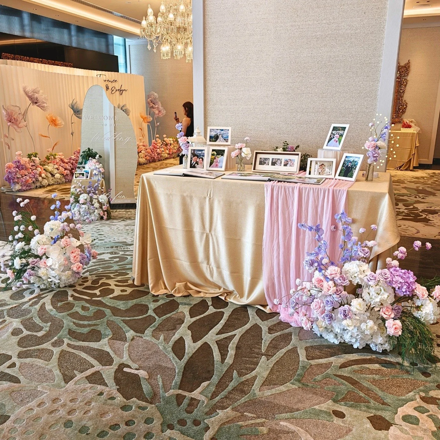 🌸 Bespoke Table Styling &mdash; Reception Florals 🌸

Elevate your wedding reception with our bespoke table floral styling, thoughtfully curated to complement your theme and bring your tablescape to life ✨

Enjoy maximum value with complimentary:
▫️