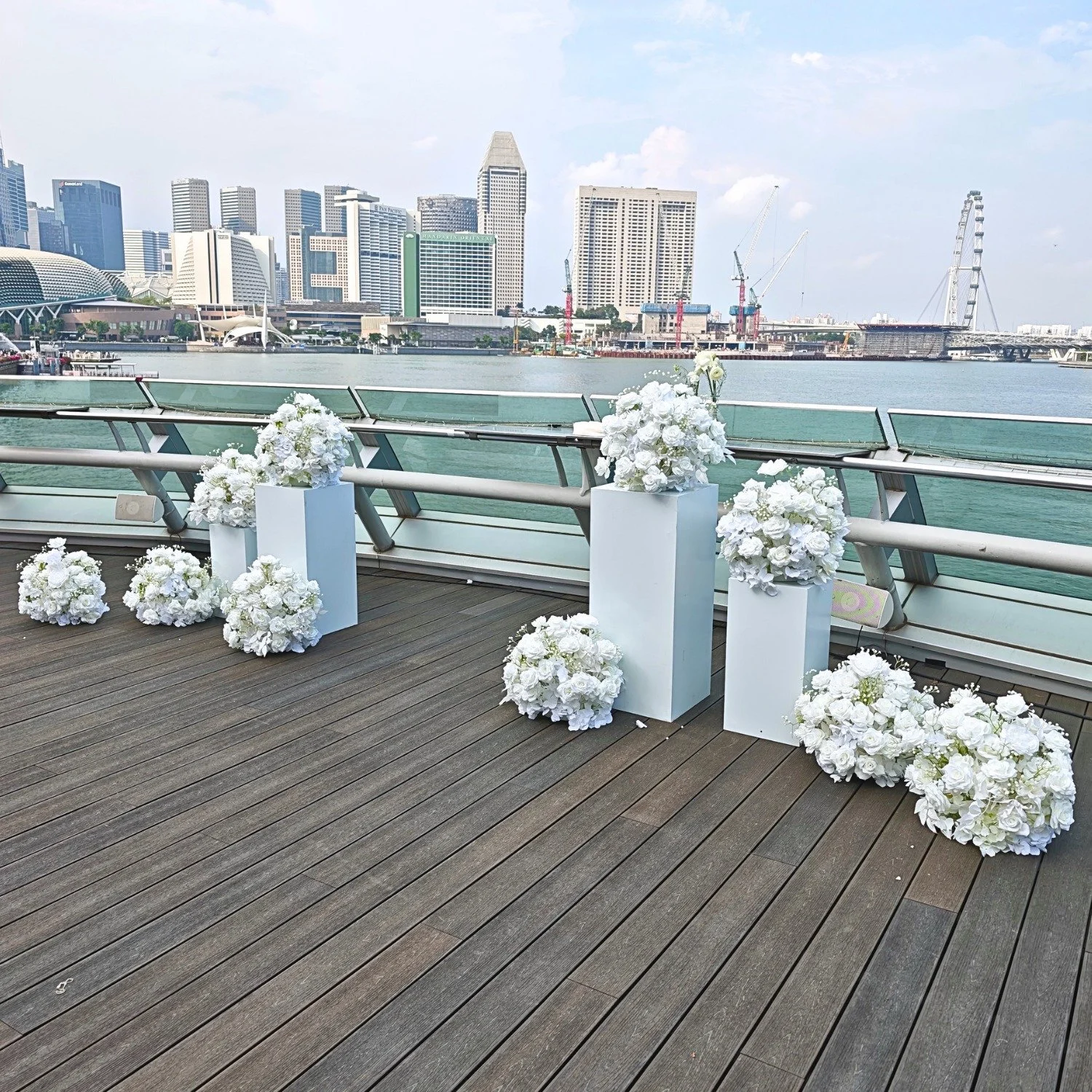 Looking for a Celestial White elegant floral backdrop at affordable prices? 🤍✨
Look no further.

Set against the jaw-dropping Marina Bay view, this setup creates the perfect blend of luxury, romance &amp; timeless elegance 🌃🌸

A dreamy statement p