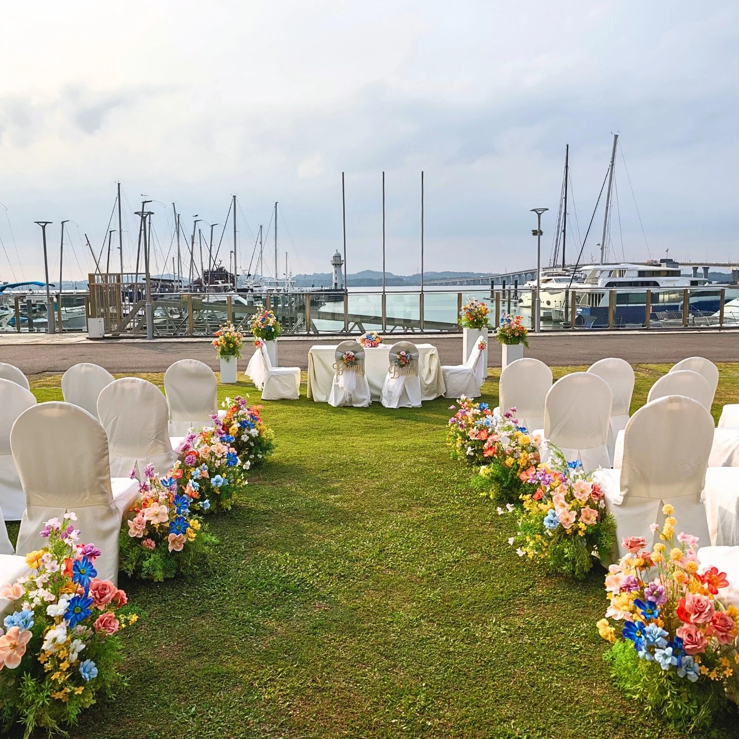 Transform your wedding march-in into something grand 🌸✨

Floral aisle walk-ins from just $43.80 per hedge, available in a wide variety of floral themes to match your wedding aesthetic 🤍

Because beautiful wedding styling should feel attainable too 
