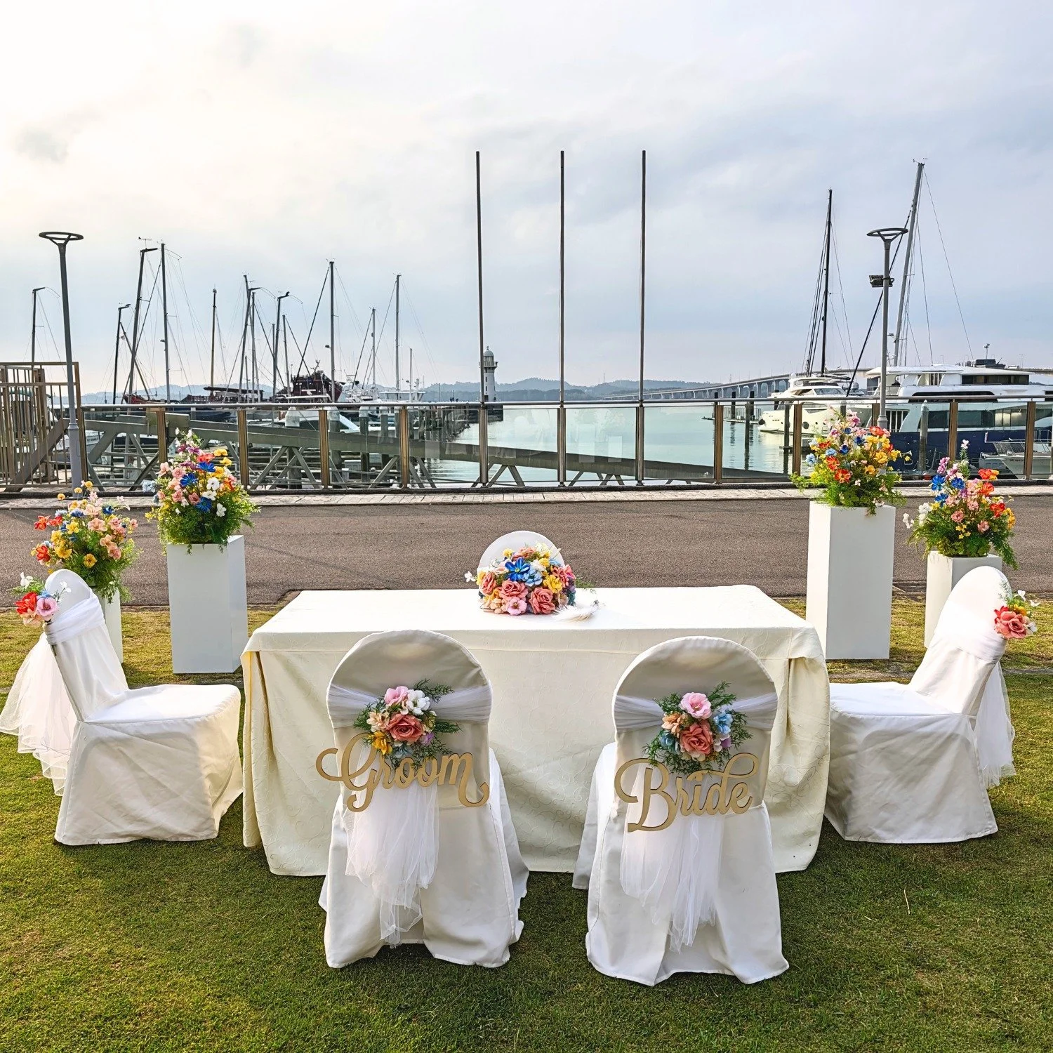 Transform your wedding march-in into something grand 🌸✨

Floral aisle walk-ins from just $43.80 per hedge, available in a wide variety of floral themes to match your wedding aesthetic 🤍

Because beautiful wedding styling should feel attainable too 