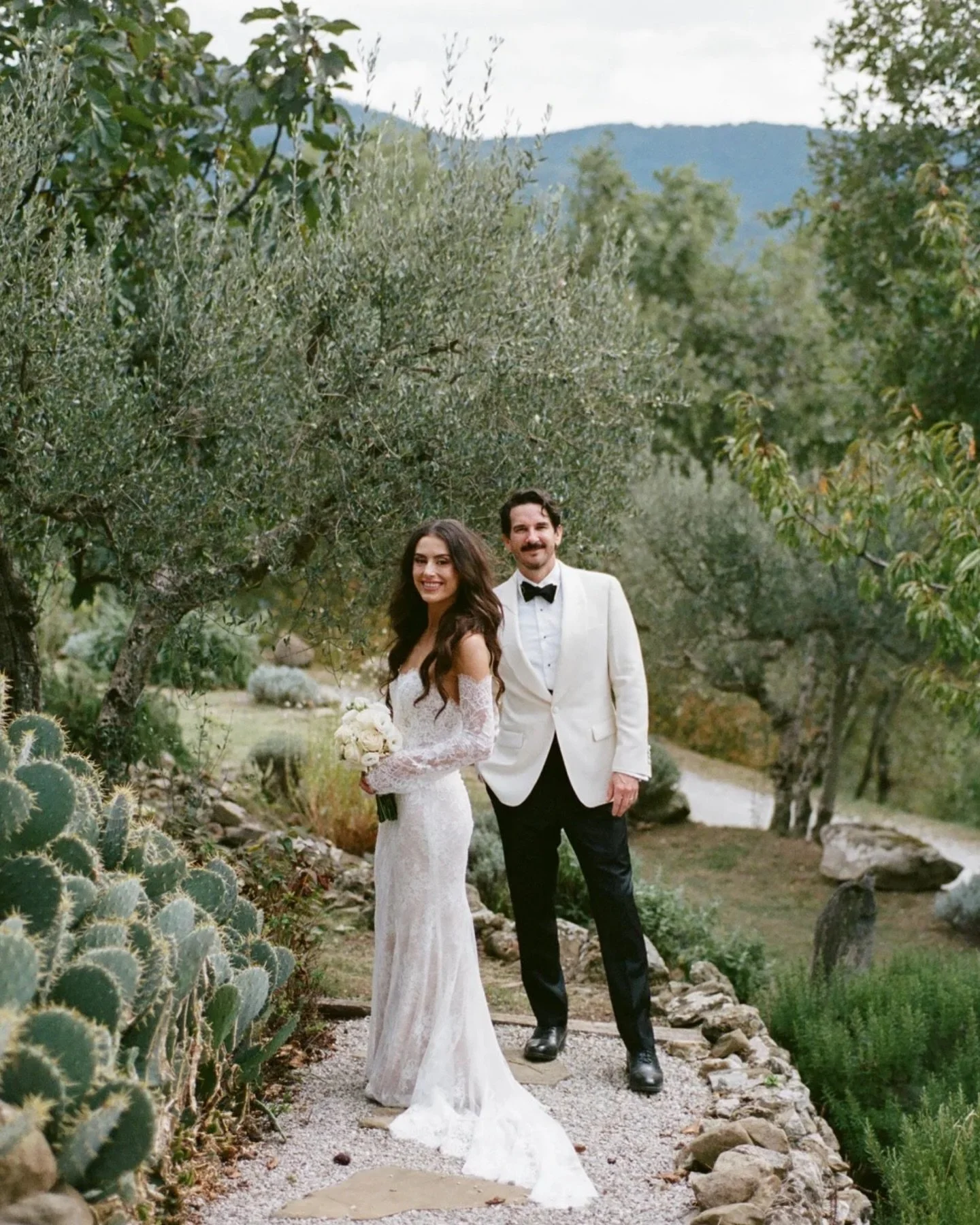 A + D // Tuscan wedding at Villa Montanare 🤍

A timeless destination wedding in Tuscany set in the rolling hills of Cortona, where intimate moments, natural light, and elegant details come together in a refined fine art aesthetic.

This intimate wed