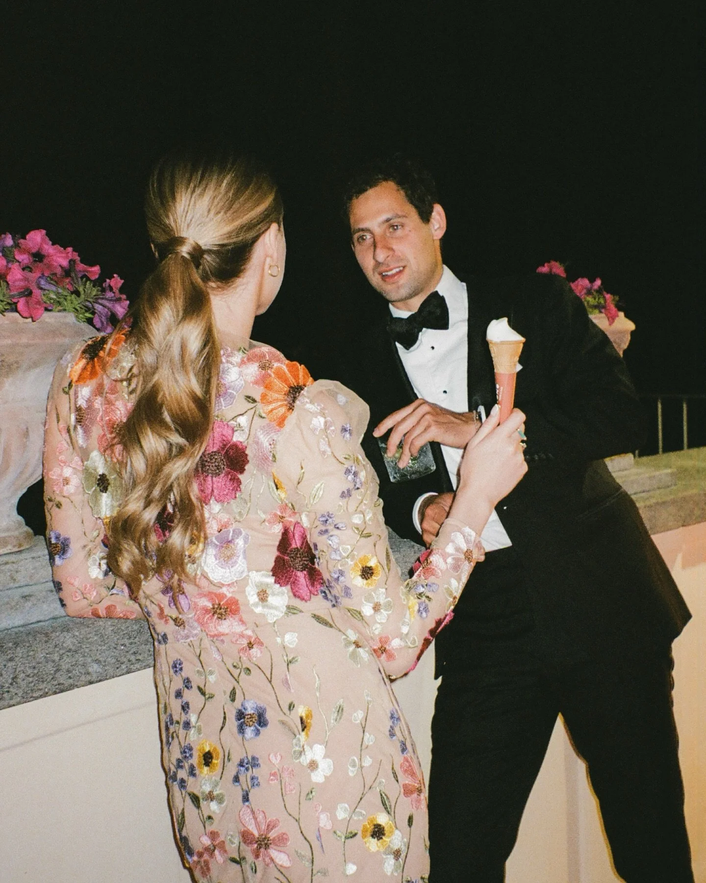 The end of the wedding night / Villa Aurelia on film 🎞️

Cigars at midnight, tiramis&ugrave; left half eaten, gelato cart handing out pure happiness, florals spilling everywhere.

Shot for the amazing @fredabanks