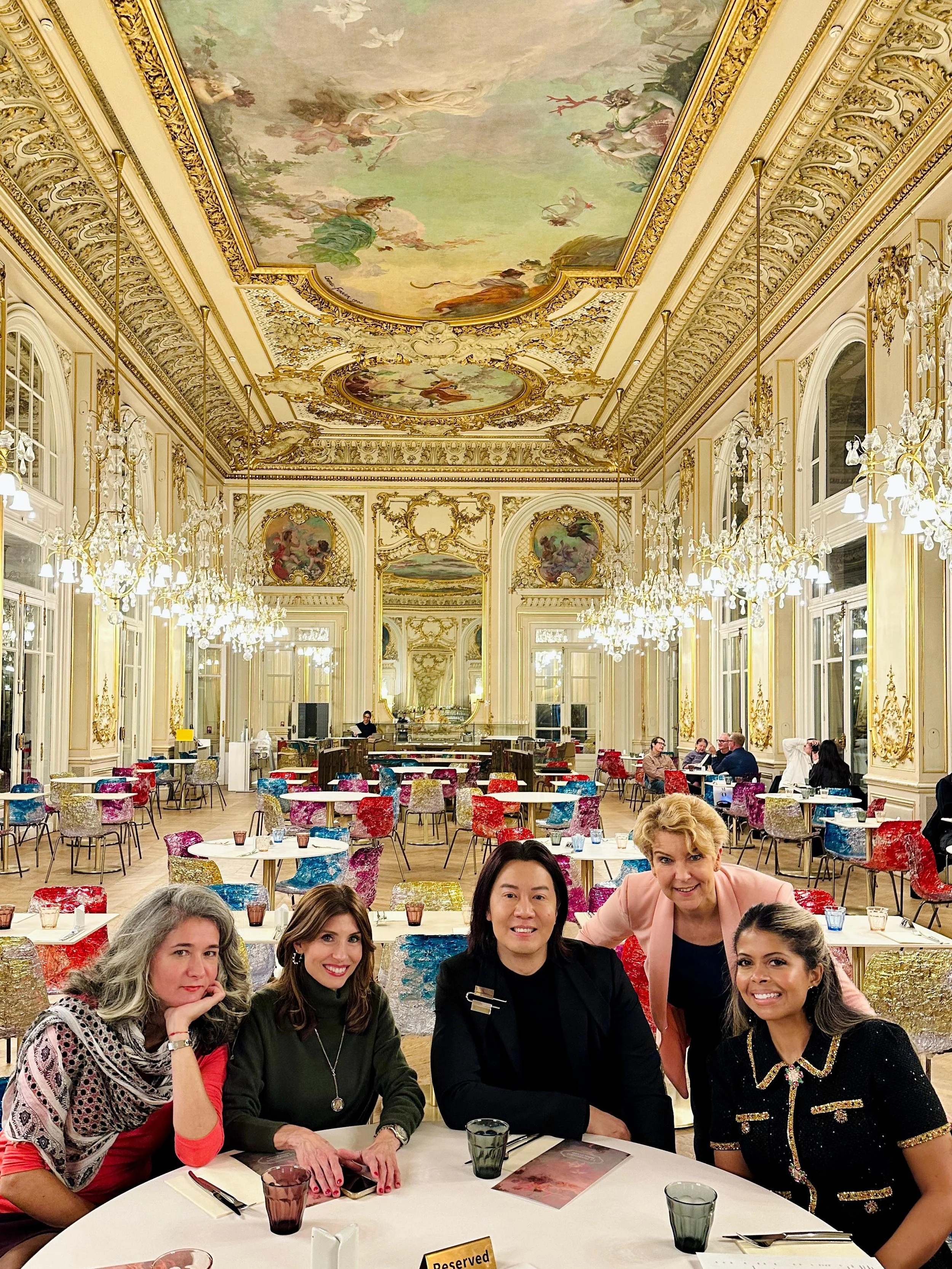 orsay groupe à table .jpg