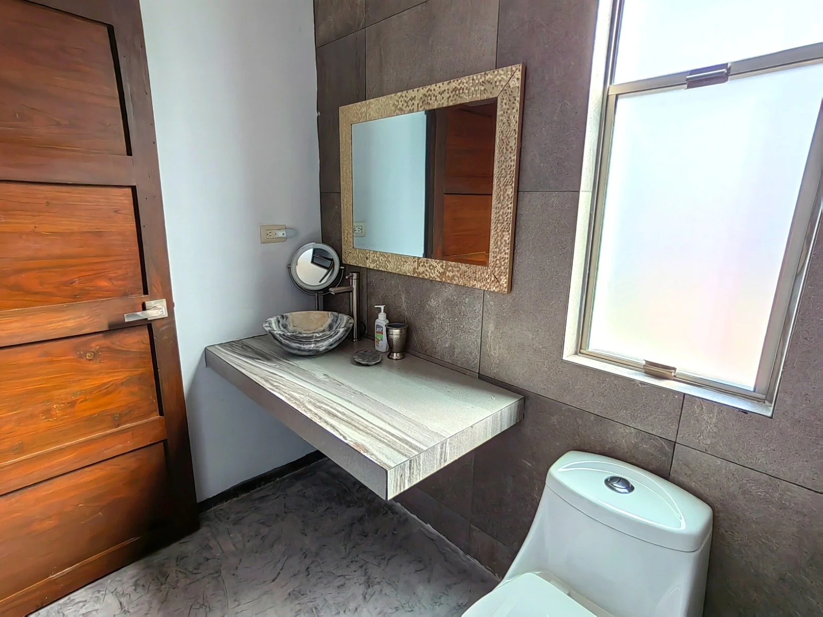 PHOTO-2023-12-10-16-58-17 2.jpg