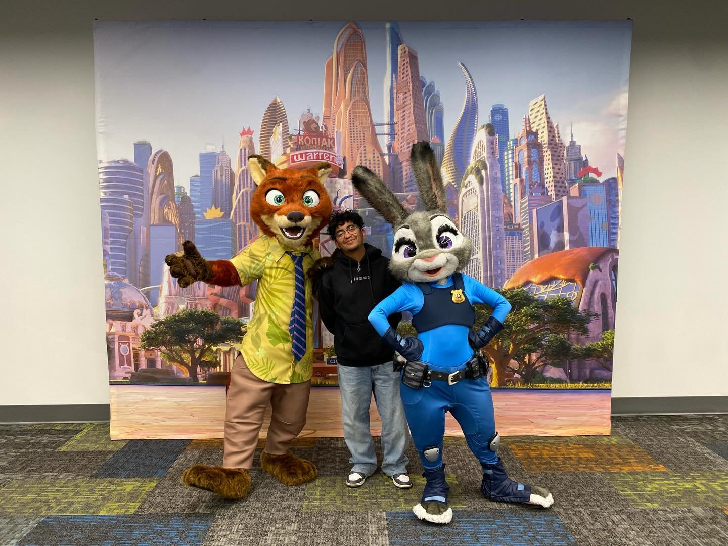 Say hello to Adrian, a Longhorn on the program!🤘🏼

He works at the All-Star Movies Resort 🎬 Food Court in Food and Beverage🥨🥤. He spends his free time attending events at Flamingo Crossings Village to meet people and make magical memories. 

Whe