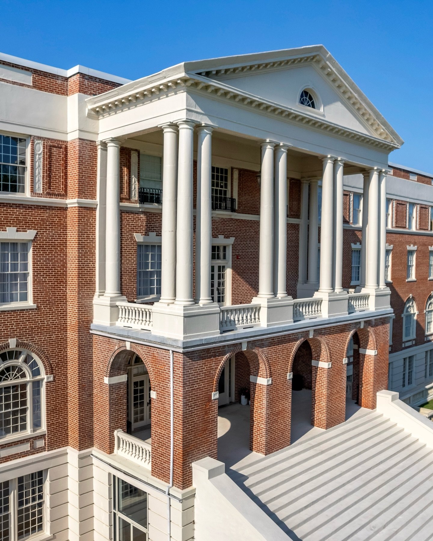 There is something about these white columns and historic red brick that never goes out of style. 🏛️ Originally built as the Blackstone College for Girls, our property carries a century of stories within its walls. Today, it stands as a boutique san