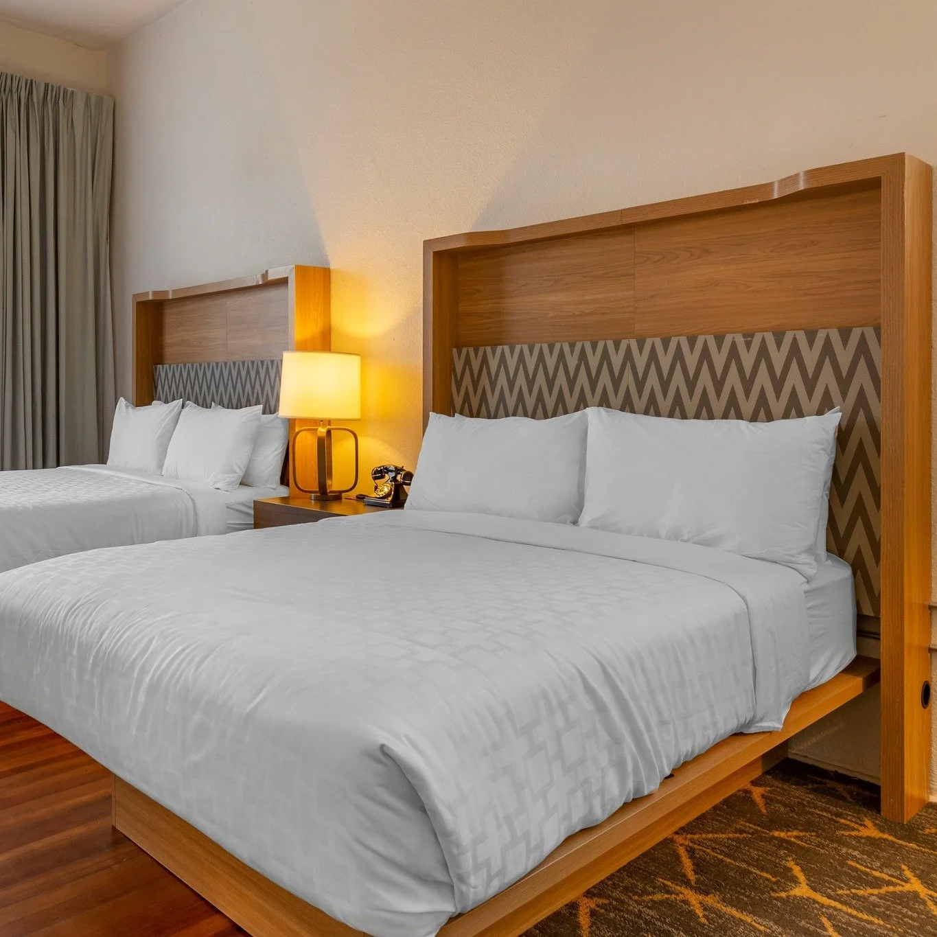 Traveling to the Blackstone area during the week? Make the Inn your home base with "A Suite Deal." 🏛️

Enjoy the extra space and convenience of a full kitchen in our Patriarch King or Classy Corner Queen Suites for the price of a standard 