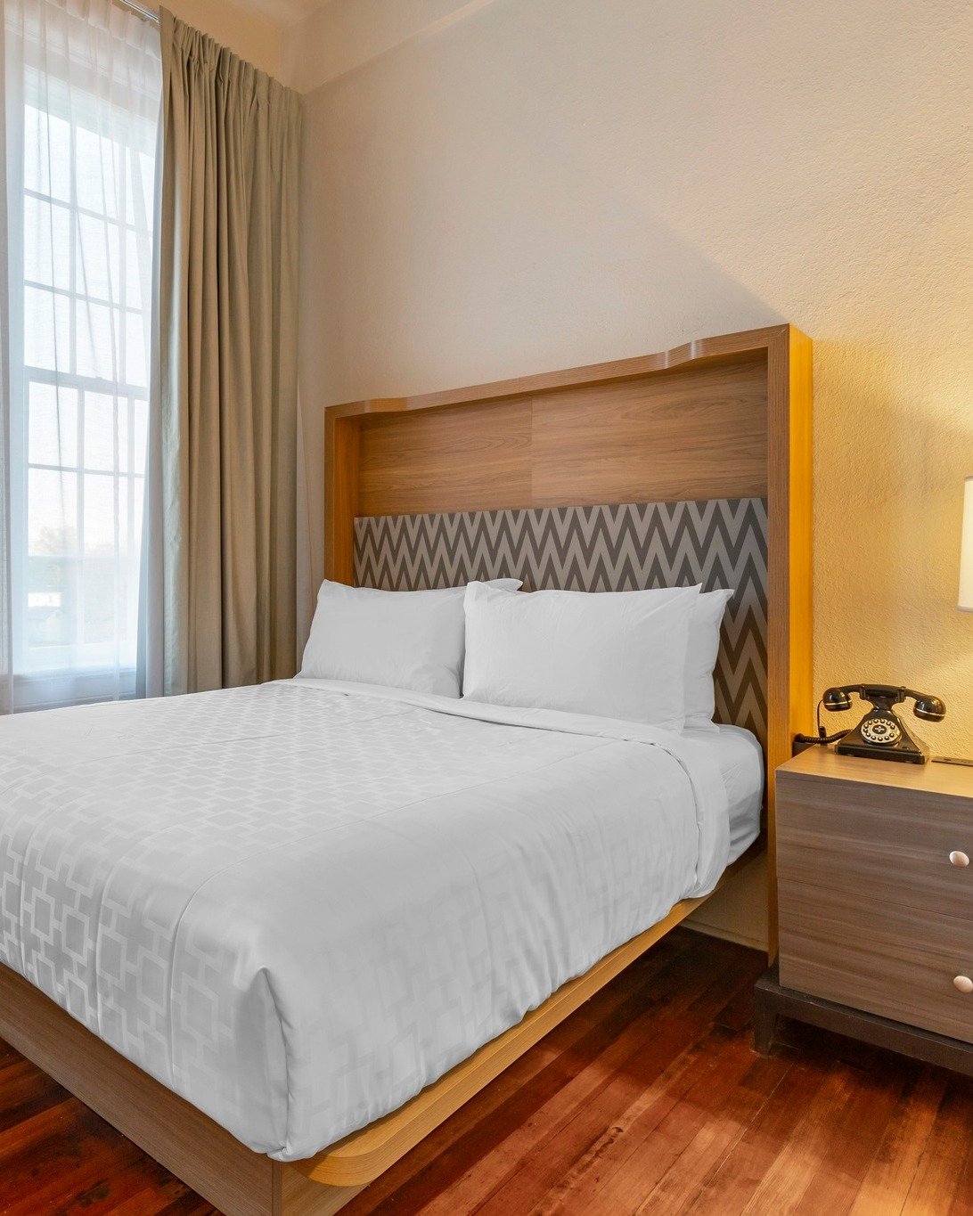 Your courtyard view is waiting. 🌿 Our Classic King Rooms offer a peaceful retreat, framing beautiful views of our historic grounds. Outfitted with a premium king bed, a modern walk-in shower, and a 55&rdquo; TV, it&rsquo;s the perfect blend of centu