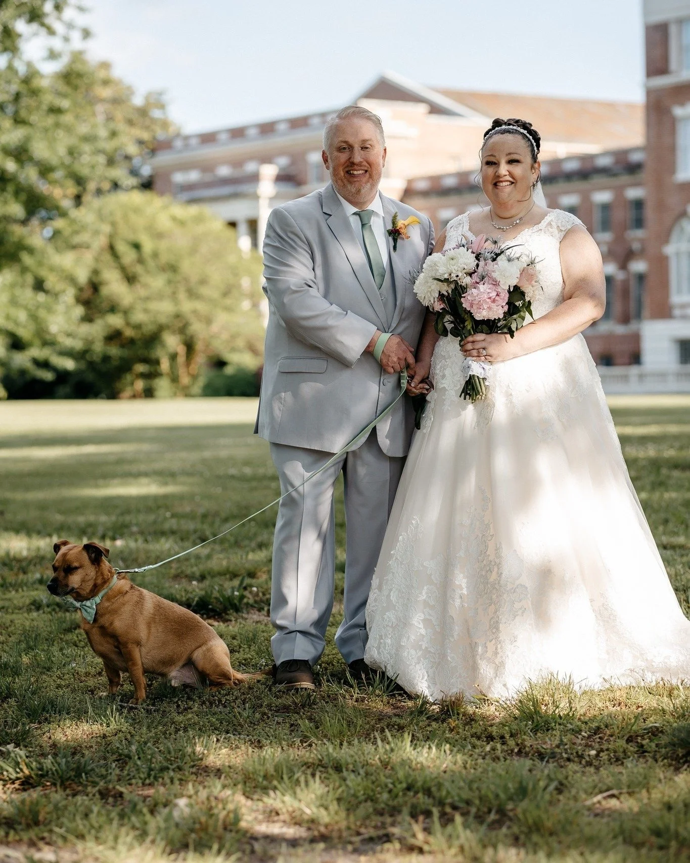 Your wedding day is a celebration of family, and we believe that includes the furry members, too. 🐕 At the Inn at Blackstone, we love hosting pet-friendly weddings. Our spacious grounds and boutique guest rooms make it easy and comfortable to have y