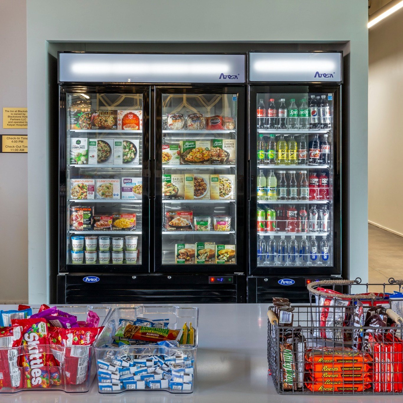 Pajamas on, snacks secured. 🍦🍕 No need to jump back in the car for a late-night bite. Our lobby market is stocked with local ice cream, frozen meals, drinks, and snacks so you can spend your evening doing what you came here to do: relax.