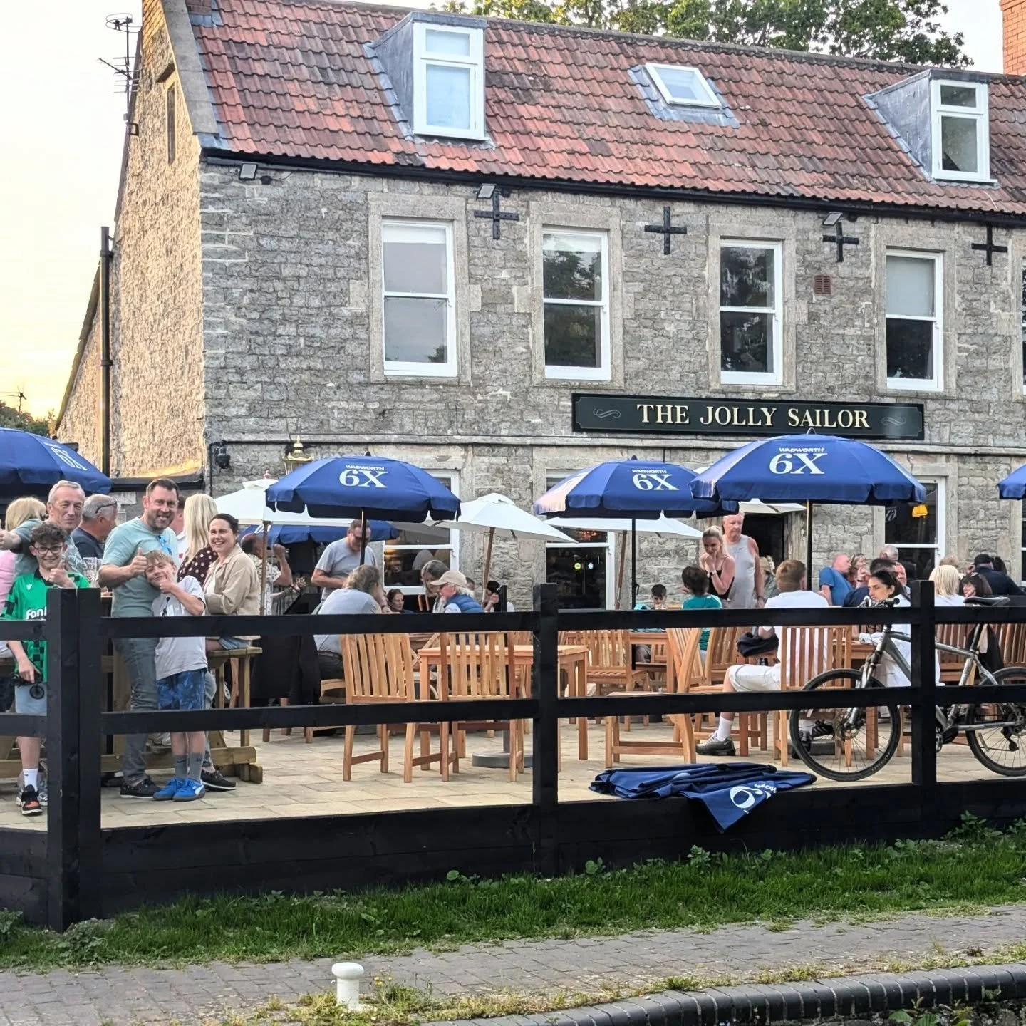 WHAT A WEEKEND ☀️

Thank you everyone for helping kick our first bank holiday weekend off with a bang! 
You practically drank us out of beer, sang till your voices were horse and were back for the hair of the dog! 

Massive thank you to Chris for bri