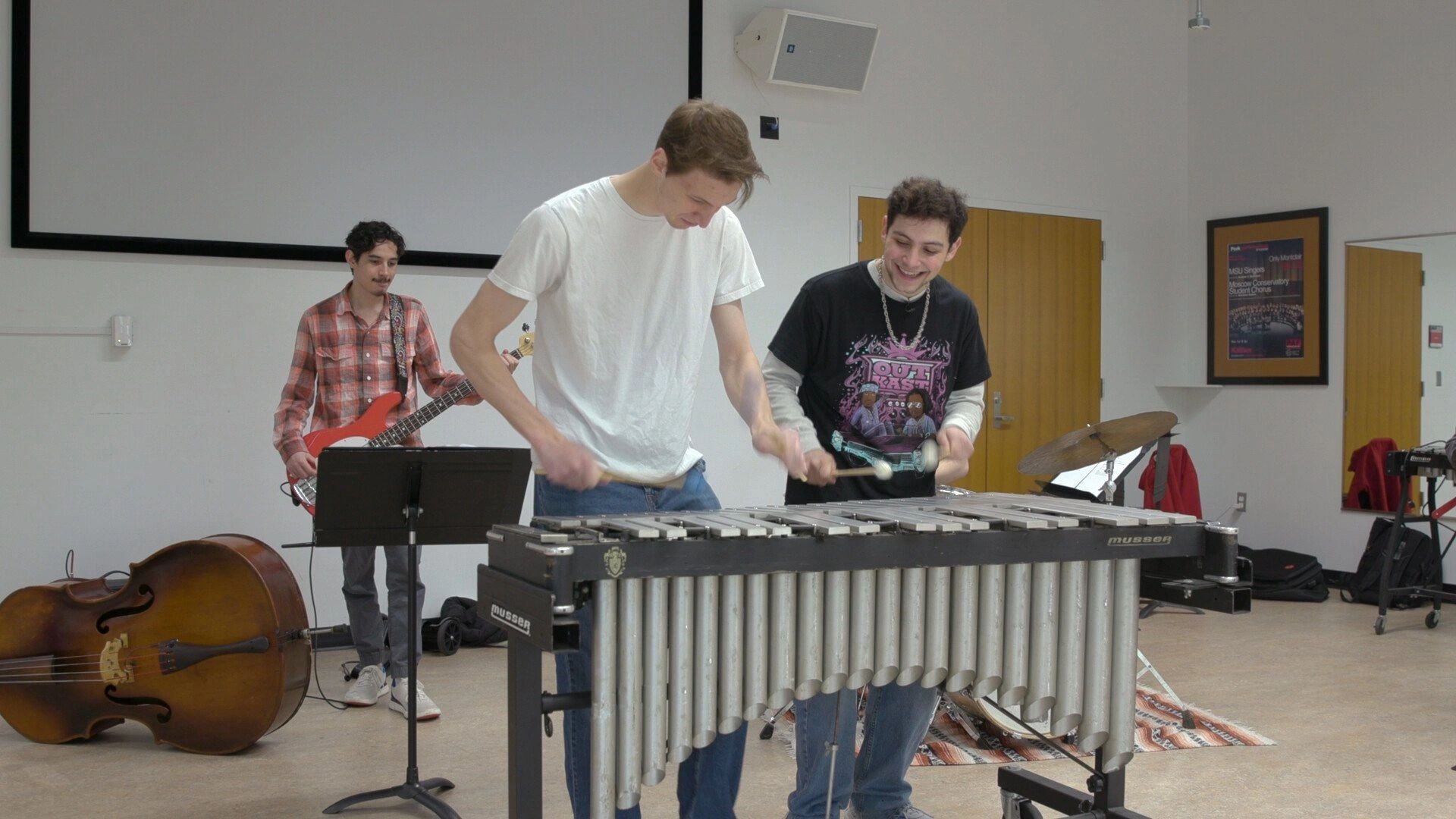 Pierce "Sparni" Sparnroft with accompanists in "Sparni"