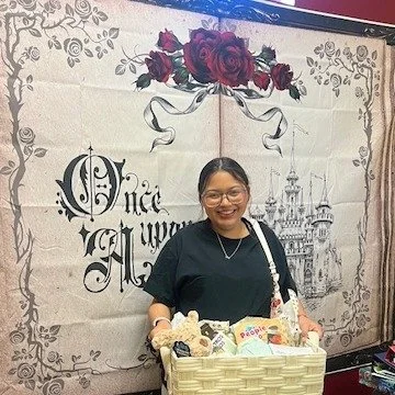 🎉🎁 RAFFLE WINNER ANNOUNCEMENT! 🎁🎉

We&rsquo;re so excited to celebrate the lucky raffle winner from our Aprendamos Community Baby Shower this Saturday! 🍼💗 What an amazing day filled with smiles, support, and community as we honored moms and mom