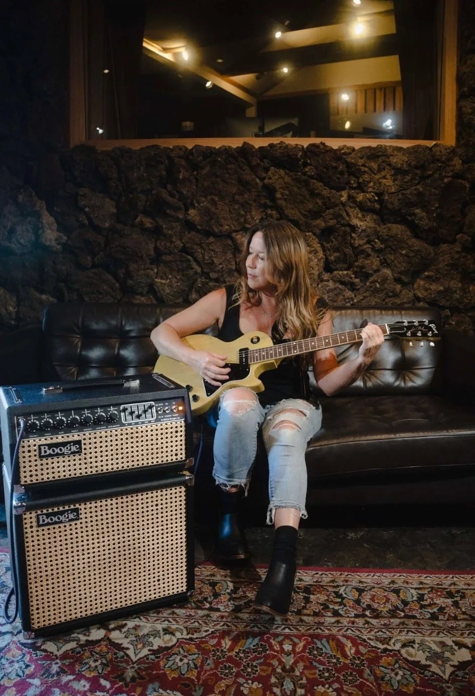 Suite G Studio presents GrooveWorks Teambuilding with Rachel Sager playing a Gibson guitar and Mesa Boogie Amp.