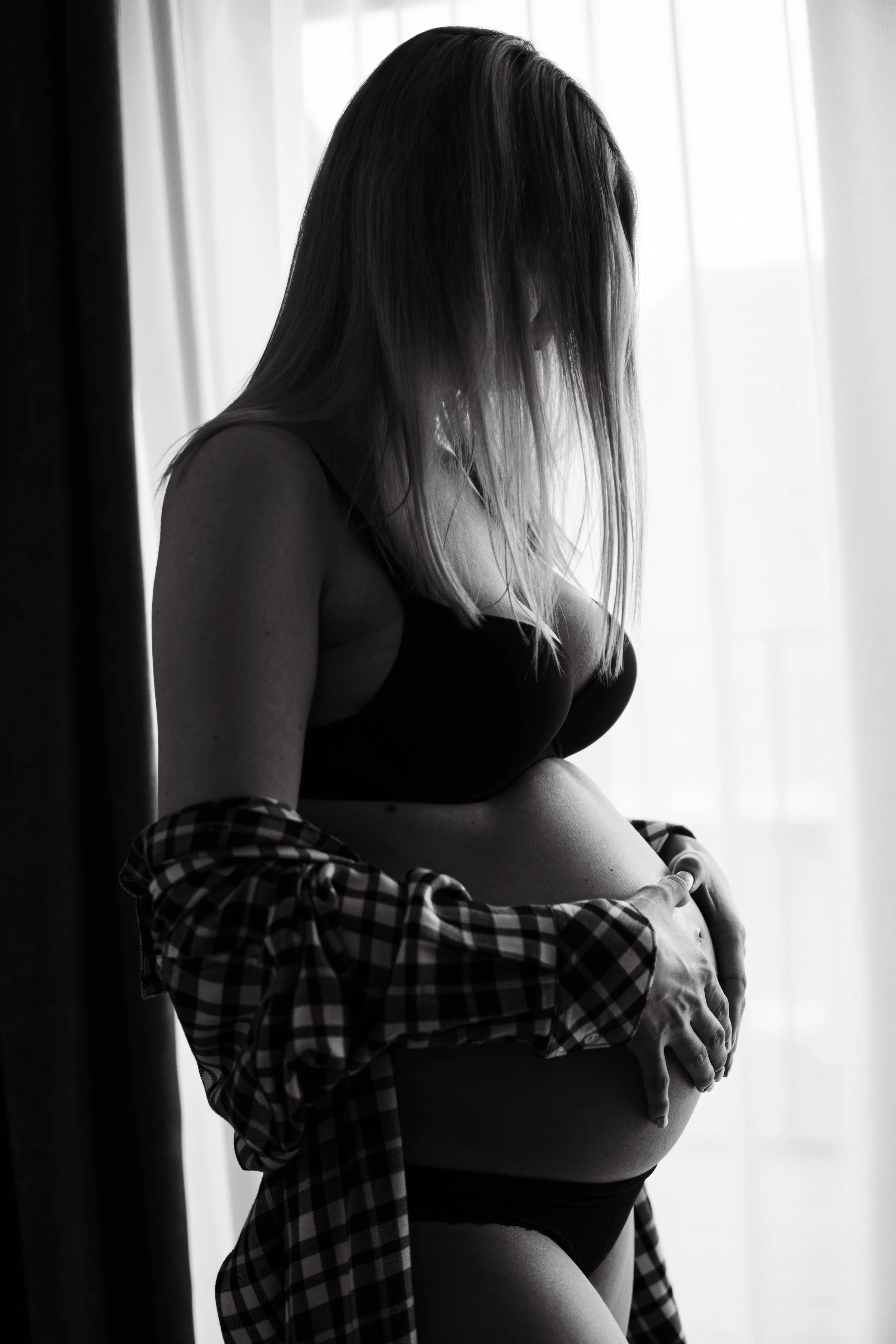 PHOTO_Pregnancy_Black_&_white_Okinyan_Studios.jpg
