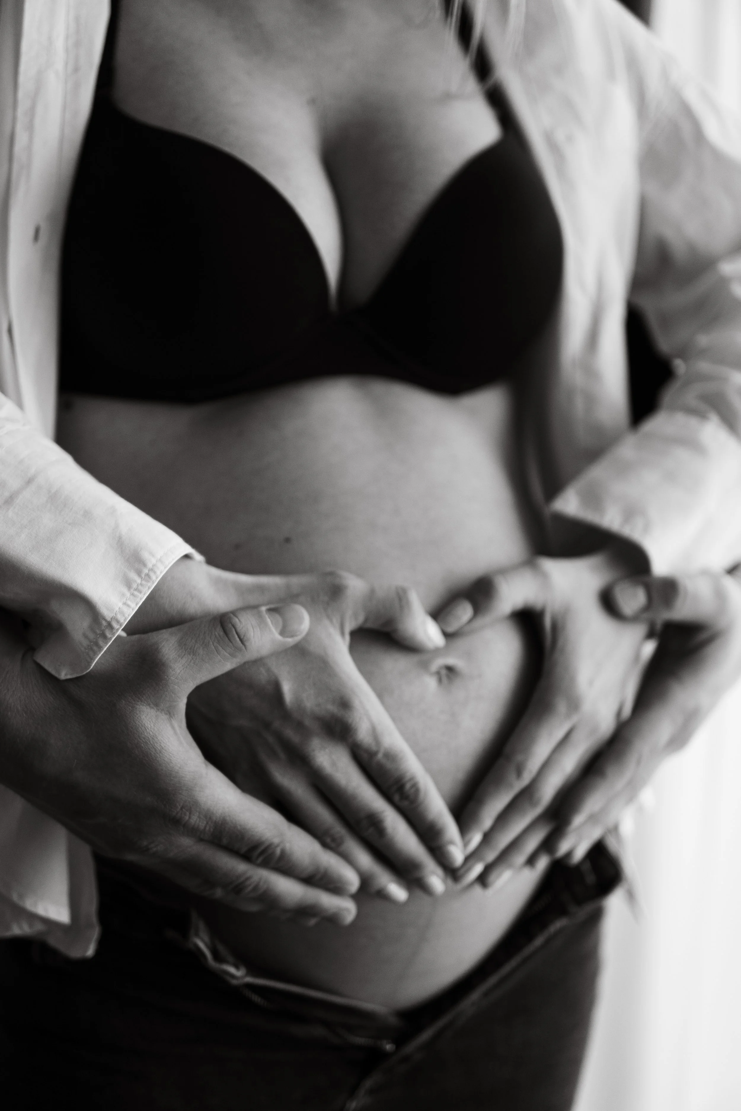 PHOTO_Pregnancy_Black_&_white_Okinyan_Studios.jpg