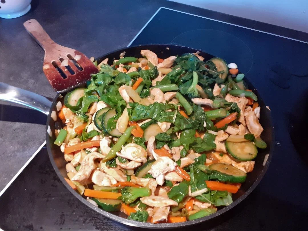 Easy chicken vege stir fry.