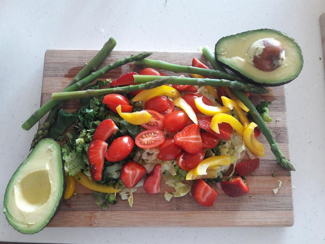 home salad with avocado and asparagus