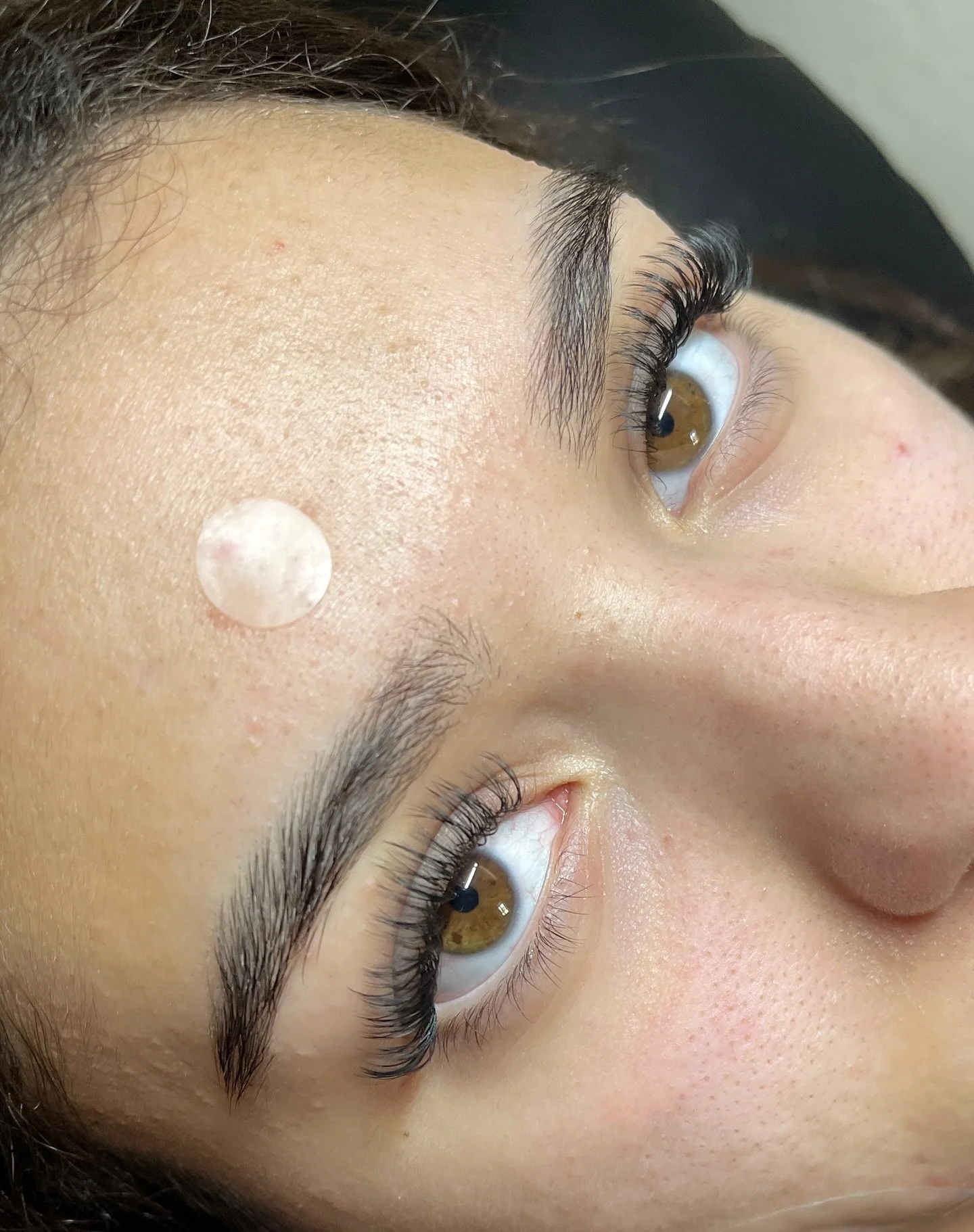 The Angel Set: The best of both worlds. ☁️
If you love the look of classics but want the fullness of a light volume, this is your sign to try an Angel Set. It uses closed fans to create a spiked, wispy look that stays looking fresh for weeks.
✨ Light