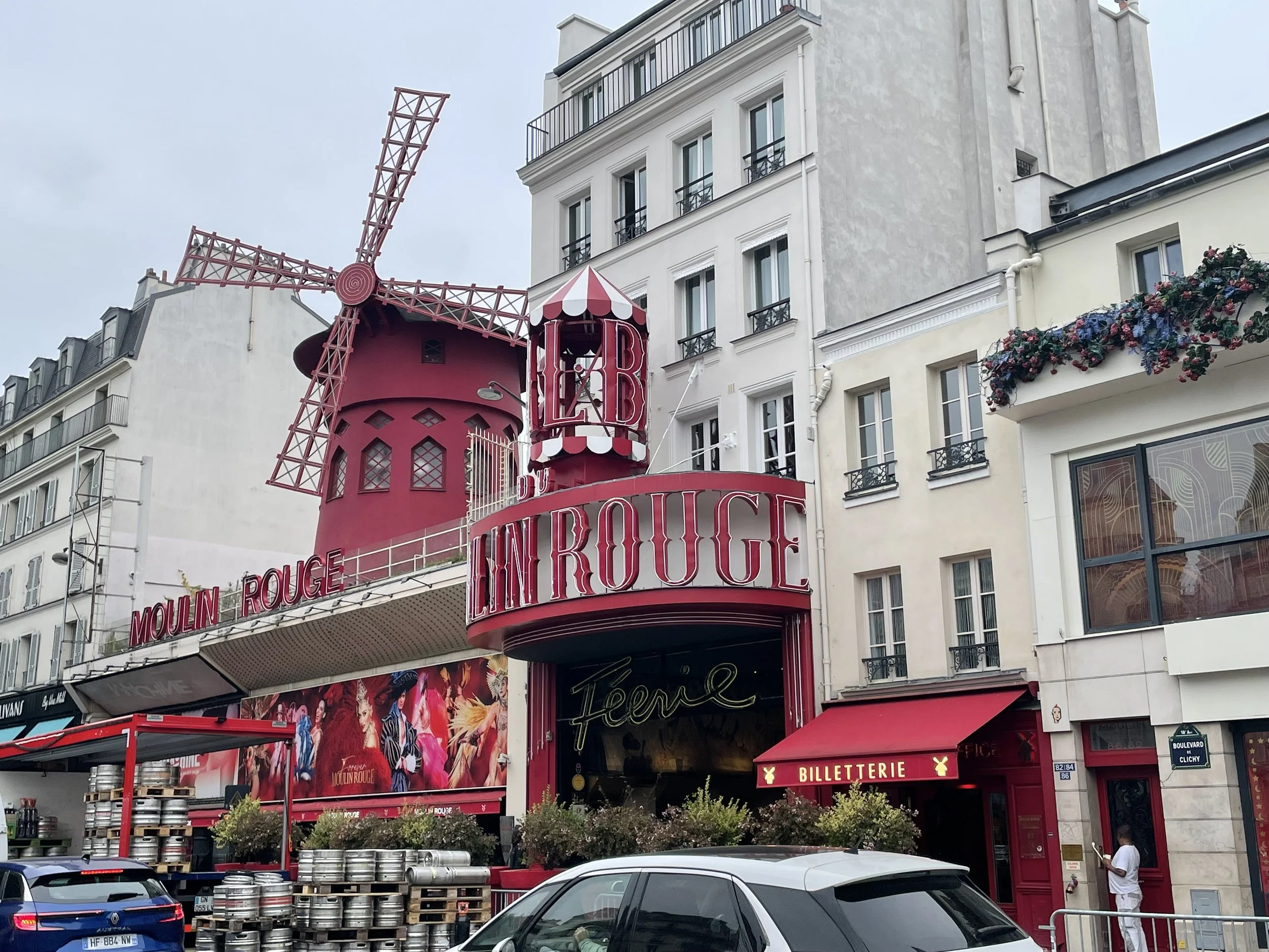 FREE MONMARTRE DISTRICT TOUR