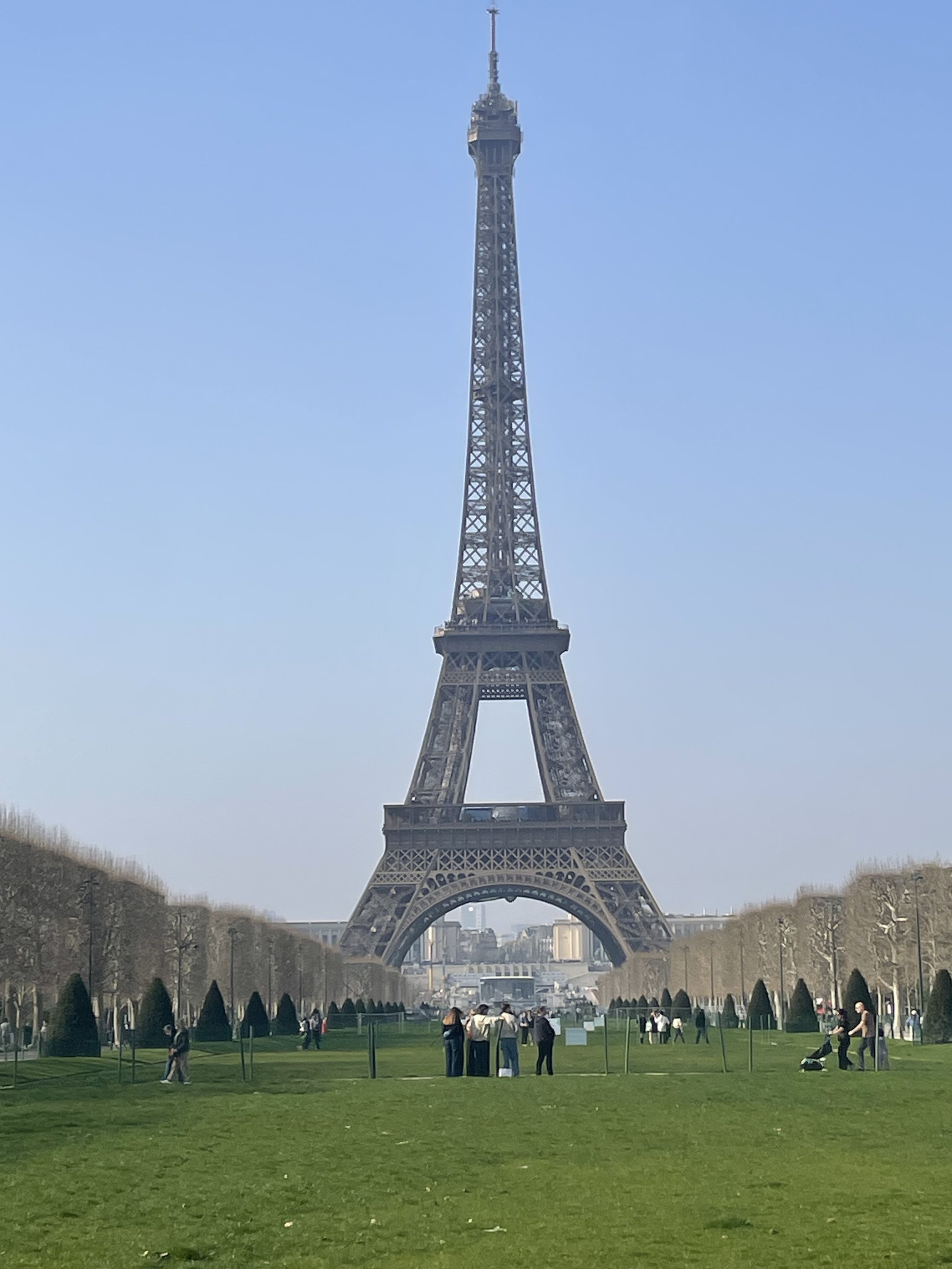 FREE EIFFEL TOWER & INVALIDES DISTRICT TOUR