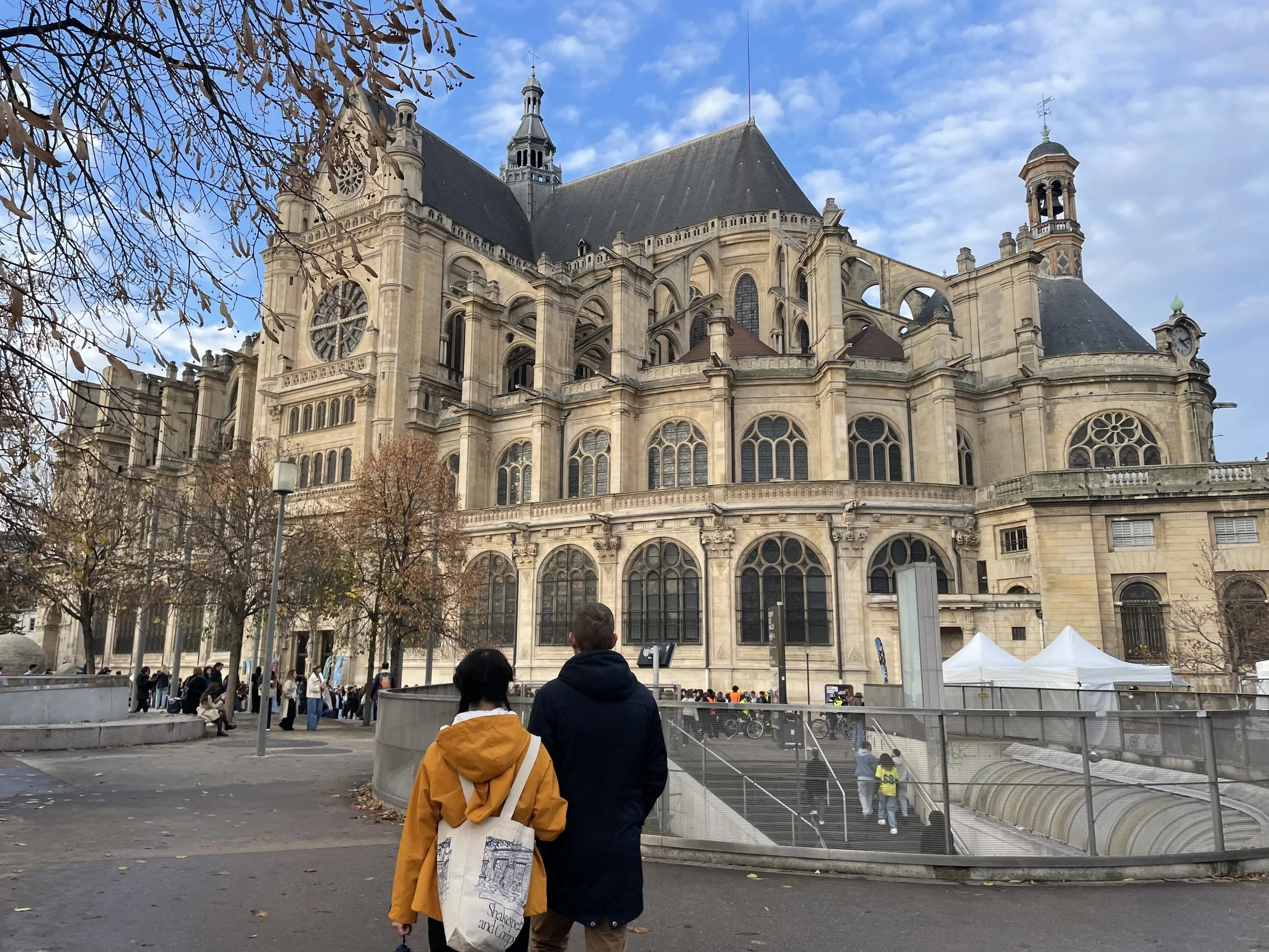 FREE LES HALLES DISTRICT TOURFR