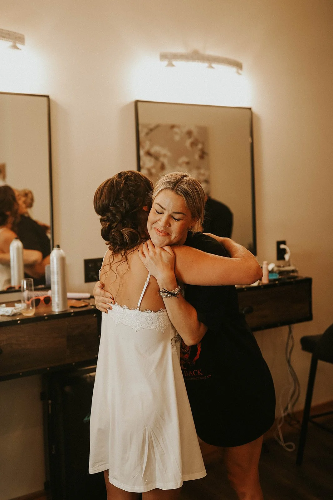 Bride getting ready at Do’s & Dye in West Hartford