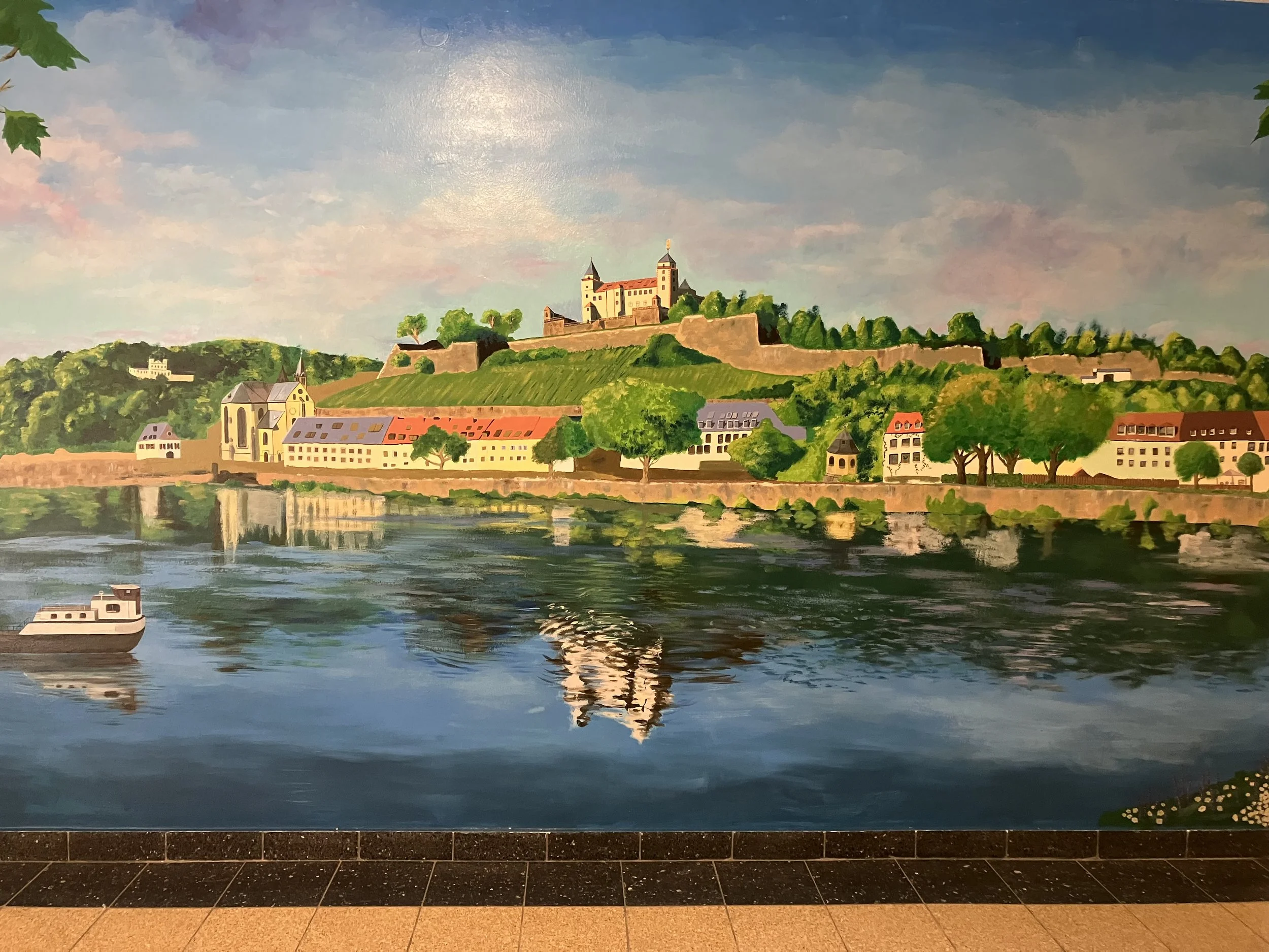 Mit dem Kunst-Sozial-Kooperationsprojekt zwischen dem Schifferkinderheim und der inklusiven Akademie entstanden ein paar tolle neugestaltete Wände bei uns im Schifferkinderheim. Mit viel Elan, Schweiß und Freude haben diverse Künstler und Schüler ver