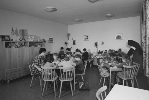 Im großen und wohnlichen Aufenthaltsraum arbeiteten und spielten die Schifferkinder