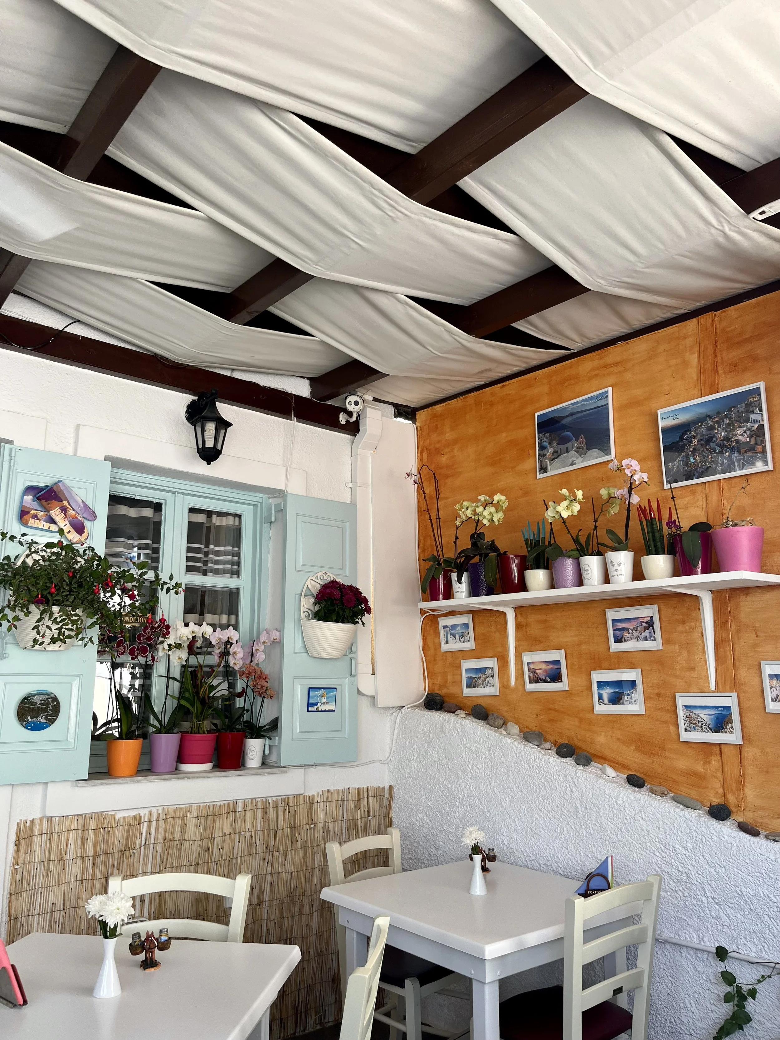 A very well decorated restaurant in Santorini.