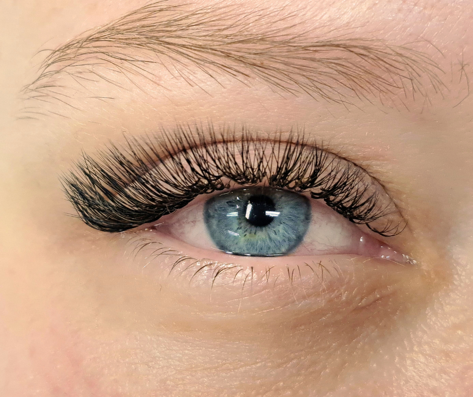 Lash studio in Oviedo offering customized lash sets for natural or dramatic looks.