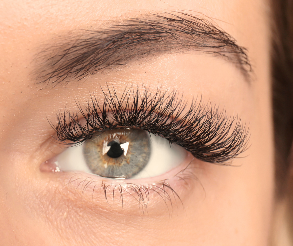 Mega volume lash extensions in Oviedo for bold, high-impact definition.